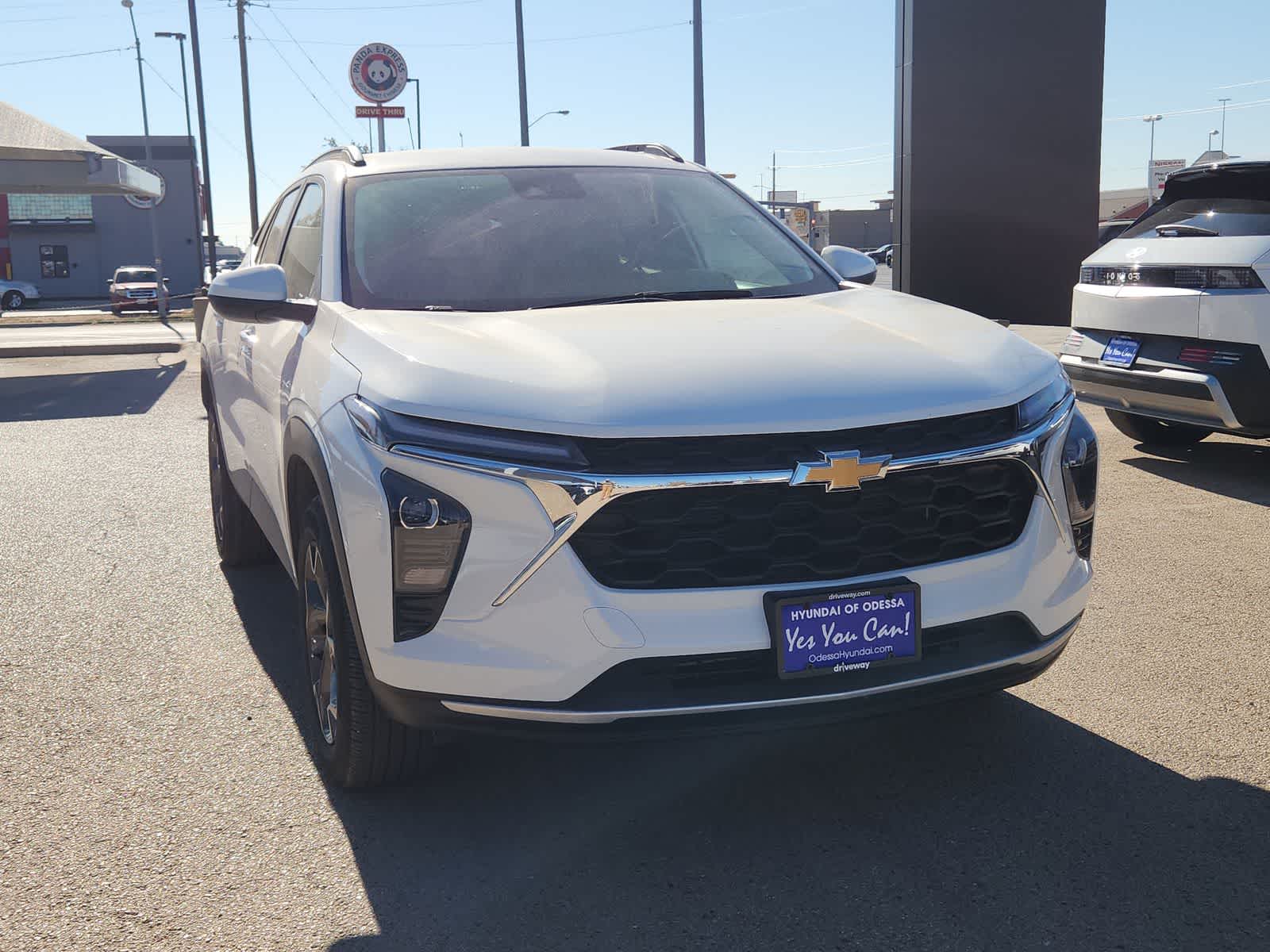 Thumbnail: 2025 Chevrolet Trax - 3