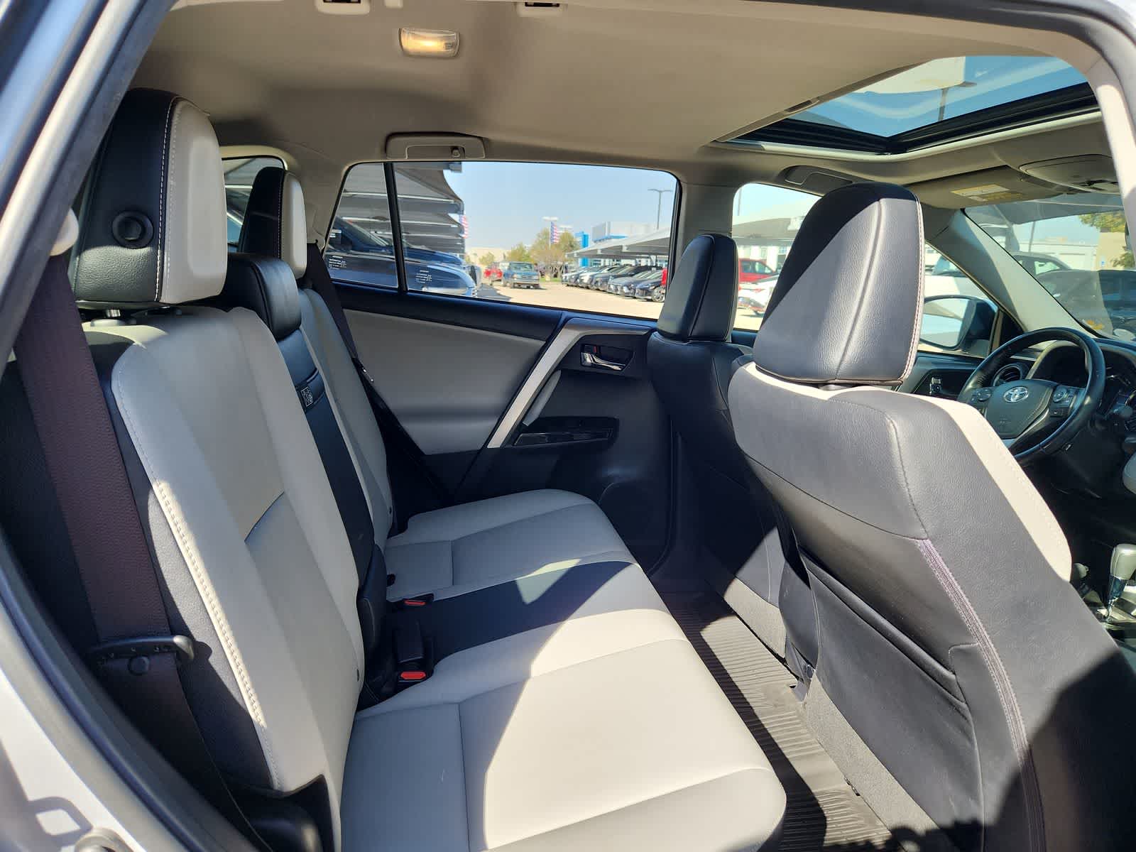 Thumbnail: 2018 Toyota RAV4 - 17