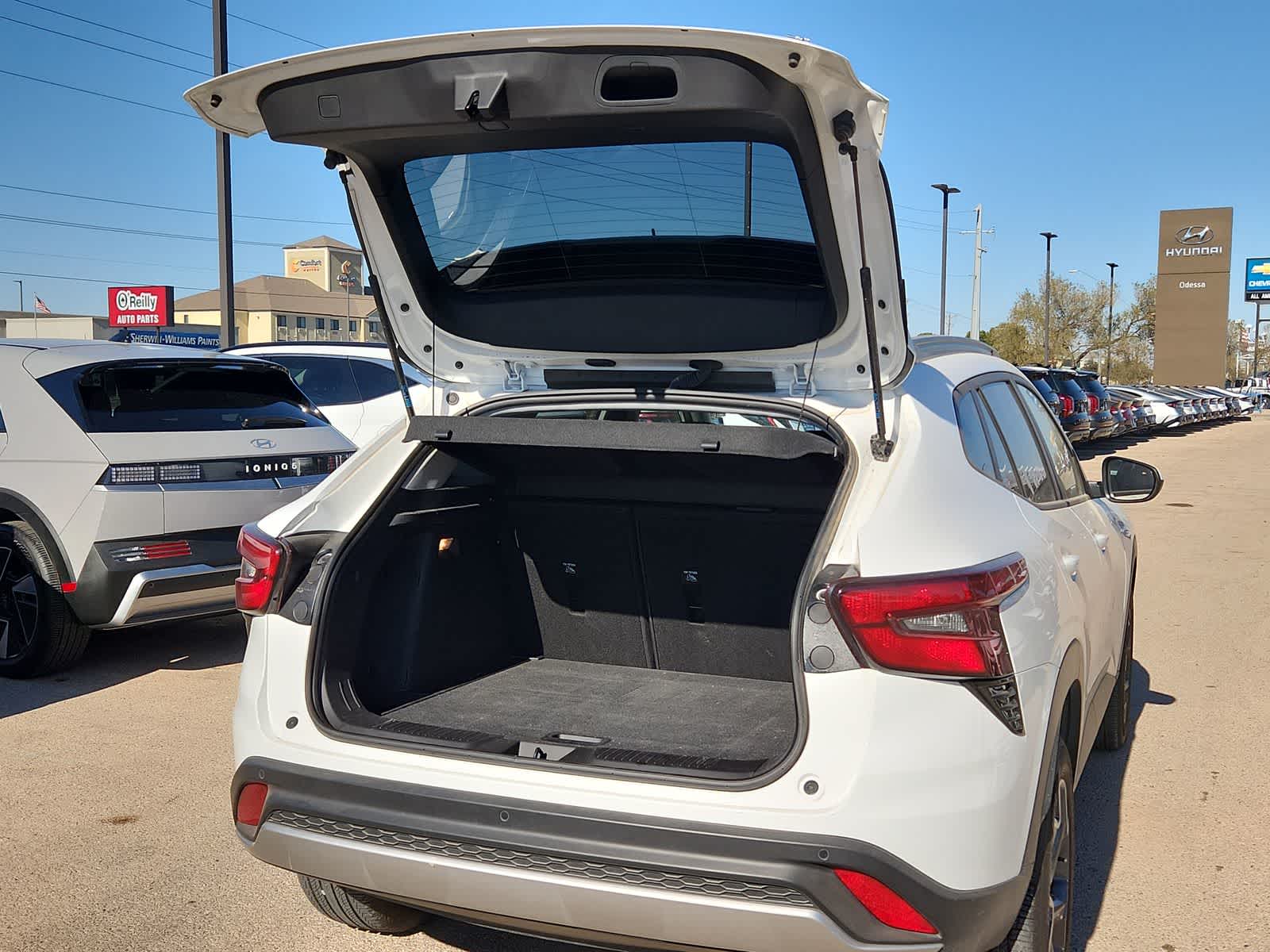 Thumbnail: 2025 Chevrolet Trax - 23