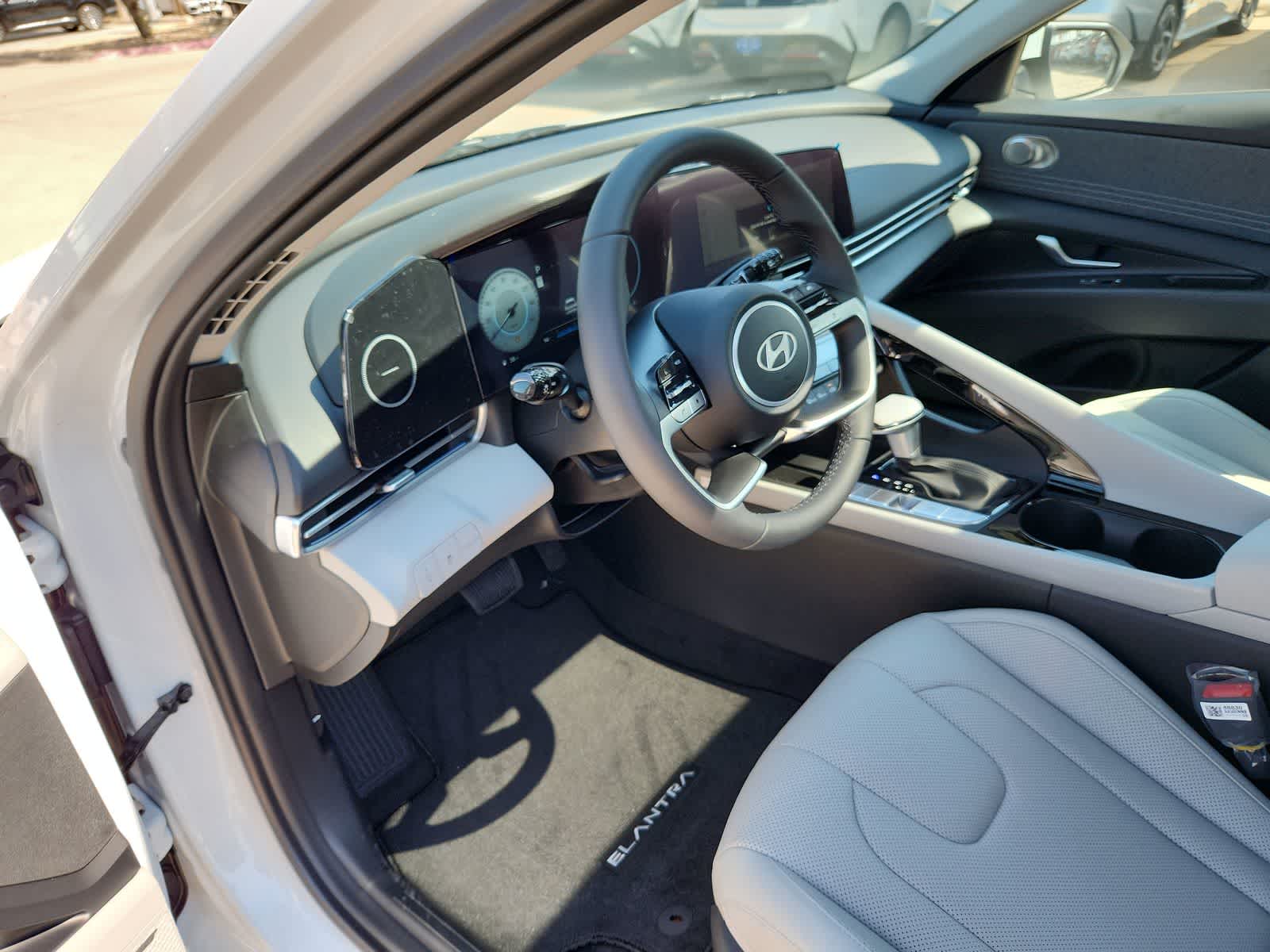 Thumbnail: 2025 Hyundai Elantra - 10