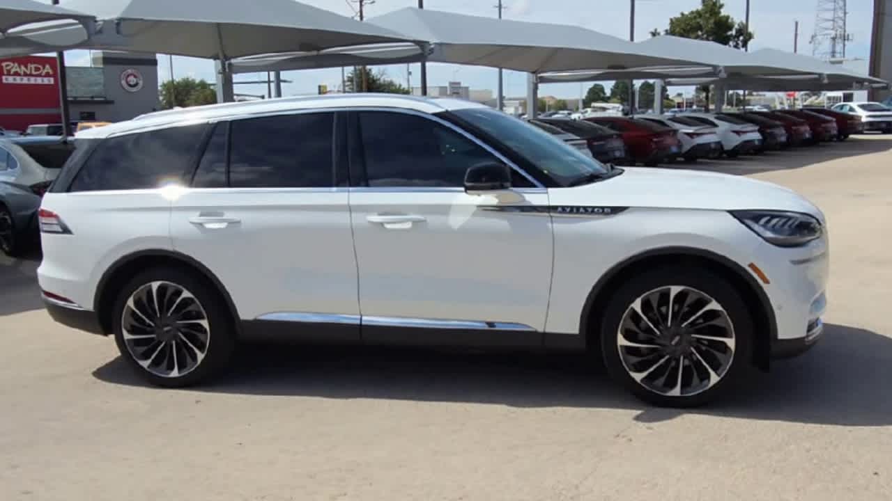 Thumbnail: 2022 Lincoln Aviator - 2