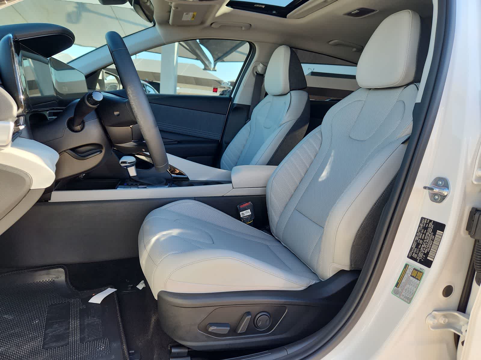 Thumbnail: 2025 Hyundai Elantra - 15