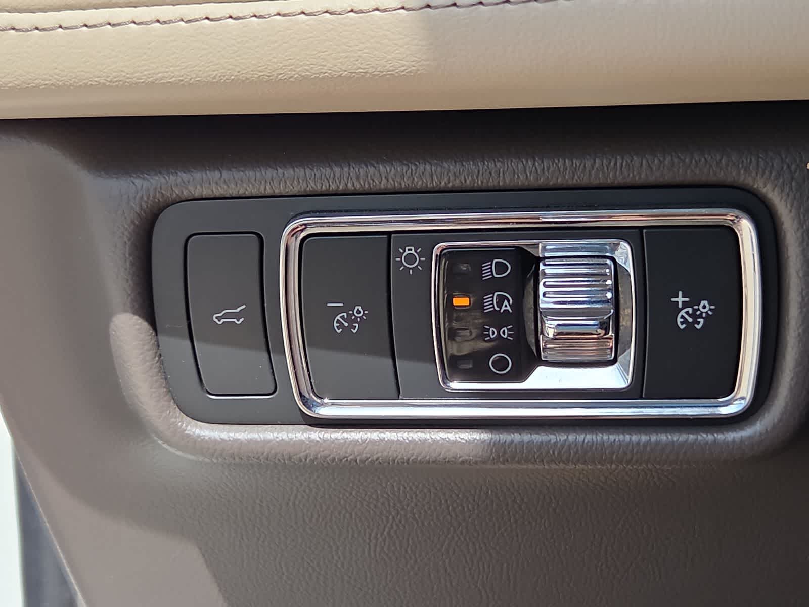 Thumbnail: 2022 Lincoln Aviator - 27