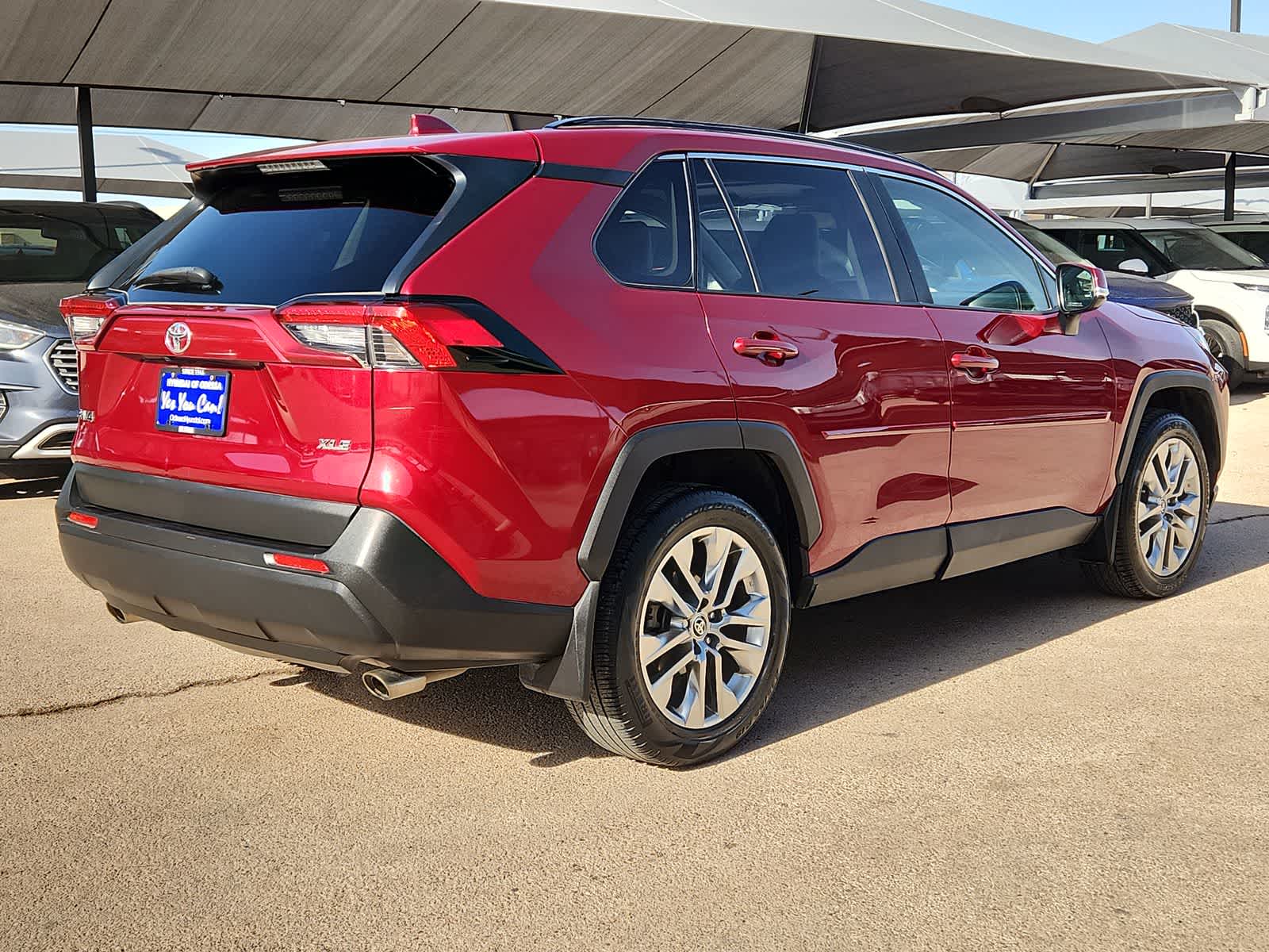 Thumbnail: 2020 Toyota RAV4 - 8