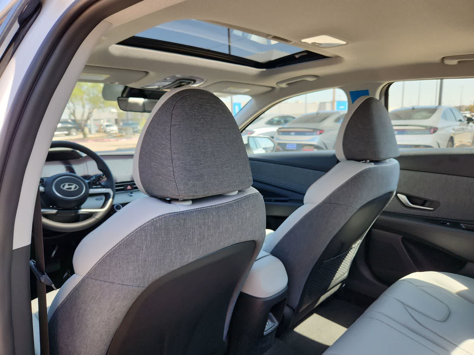 Thumbnail: 2025 Hyundai Elantra - 16