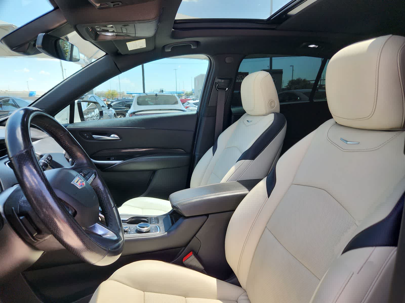 Thumbnail: 2021 Cadillac XT4 - 15