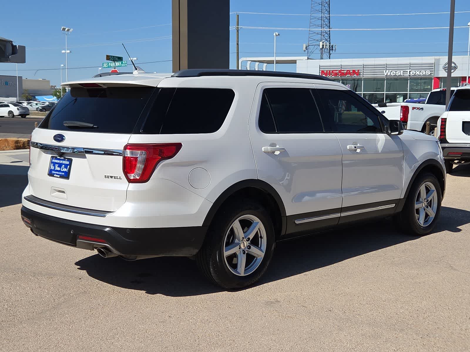 Thumbnail: 2018 Ford Explorer - 8