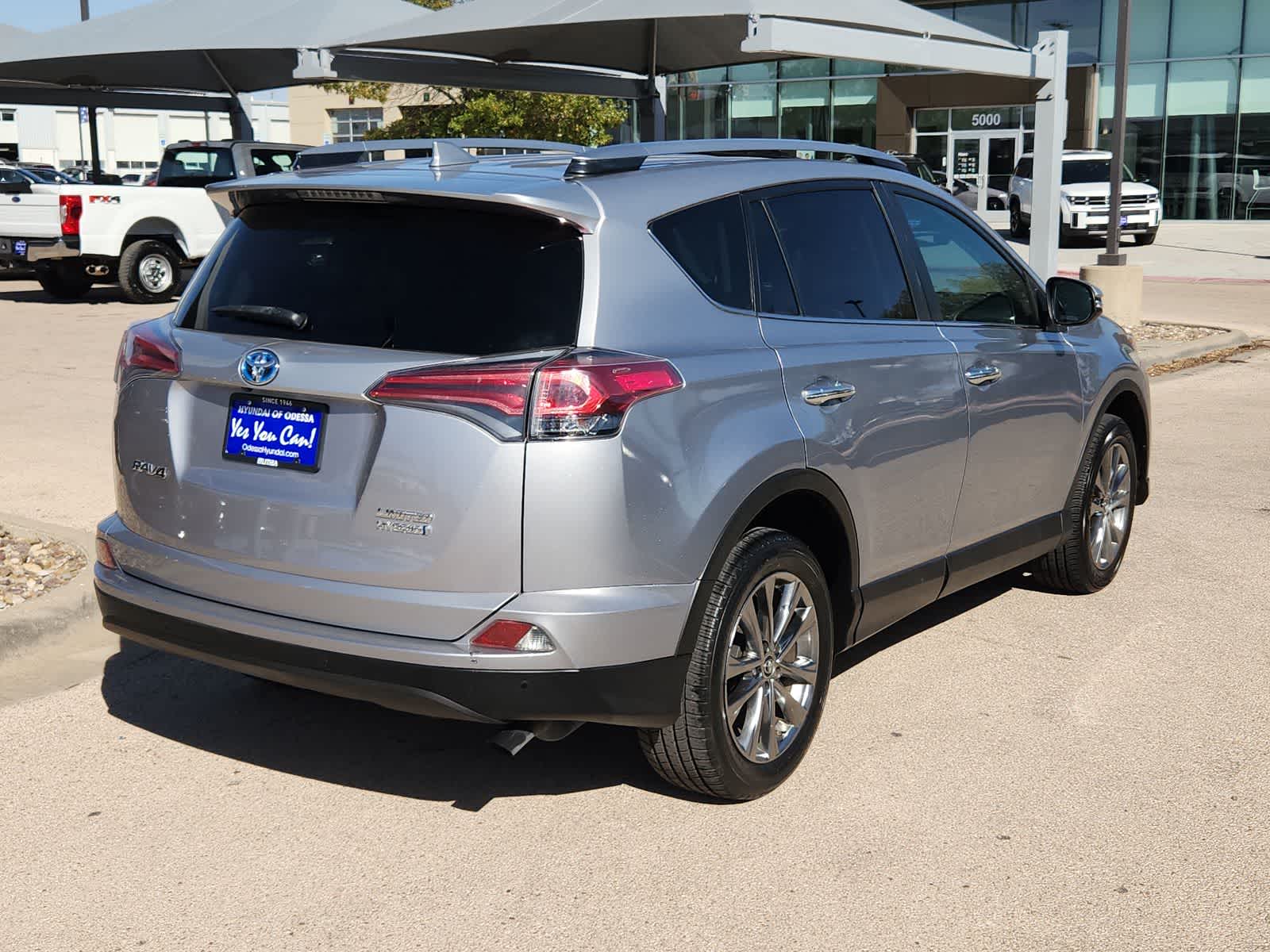 Thumbnail: 2018 Toyota RAV4 - 8
