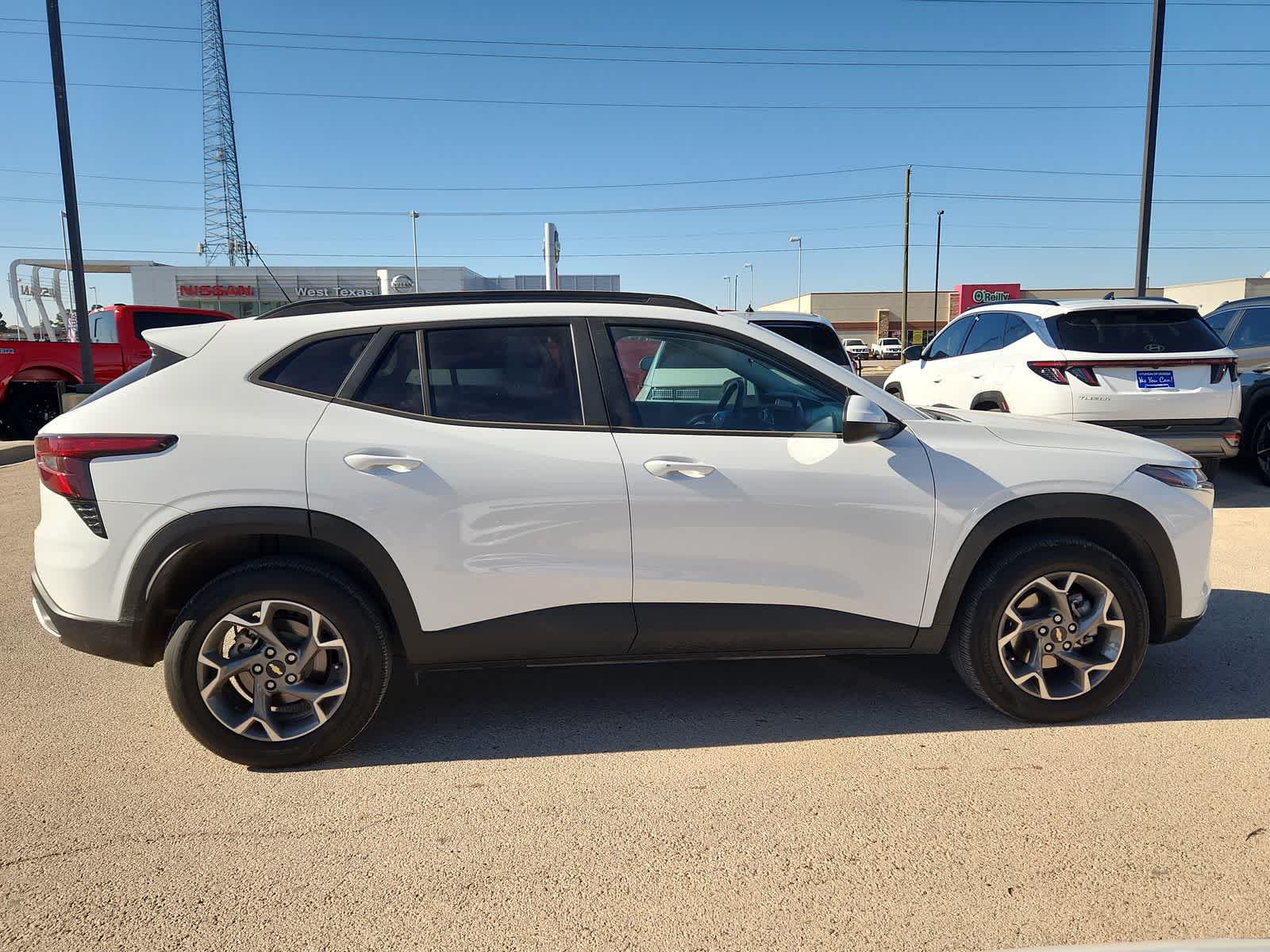 Thumbnail: 2025 Chevrolet Trax - 9