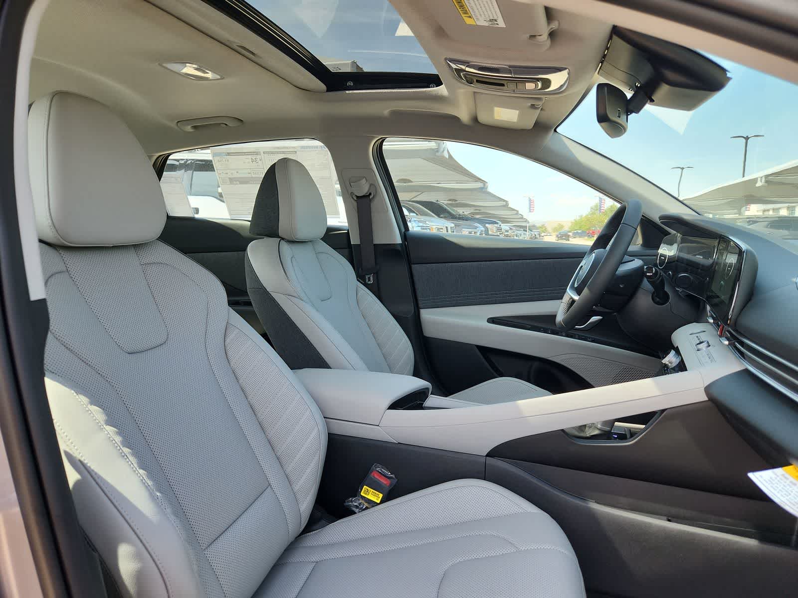 Thumbnail: 2025 Hyundai Elantra - 18