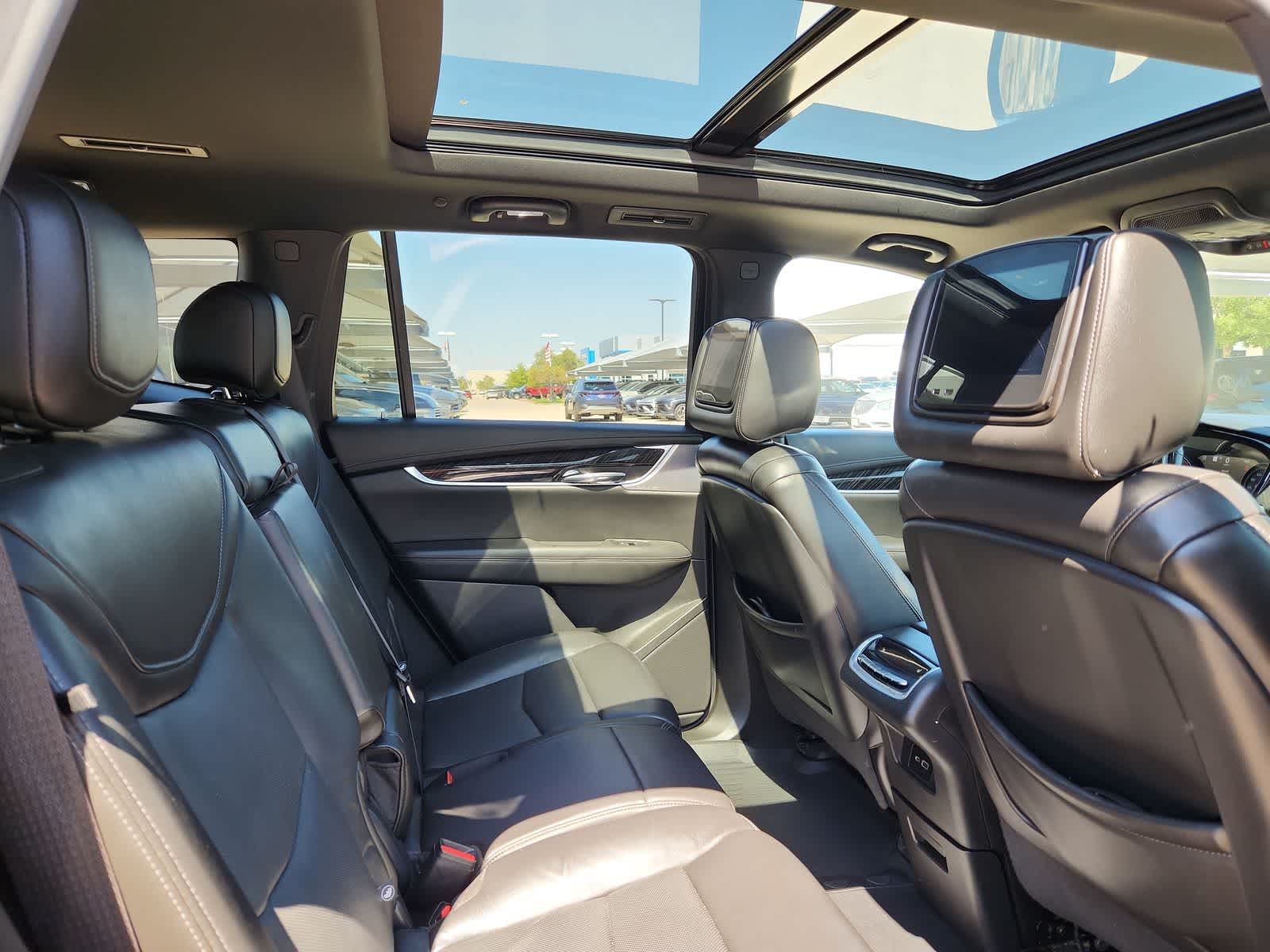 Thumbnail: 2020 Cadillac XT6 - 17