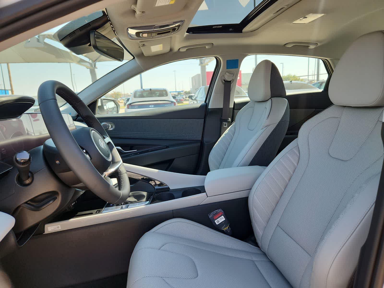 Thumbnail: 2025 Hyundai Elantra - 15