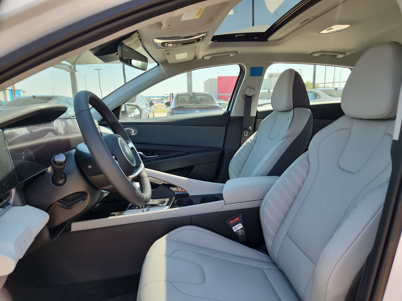 Thumbnail: 2025 Hyundai Elantra - 15