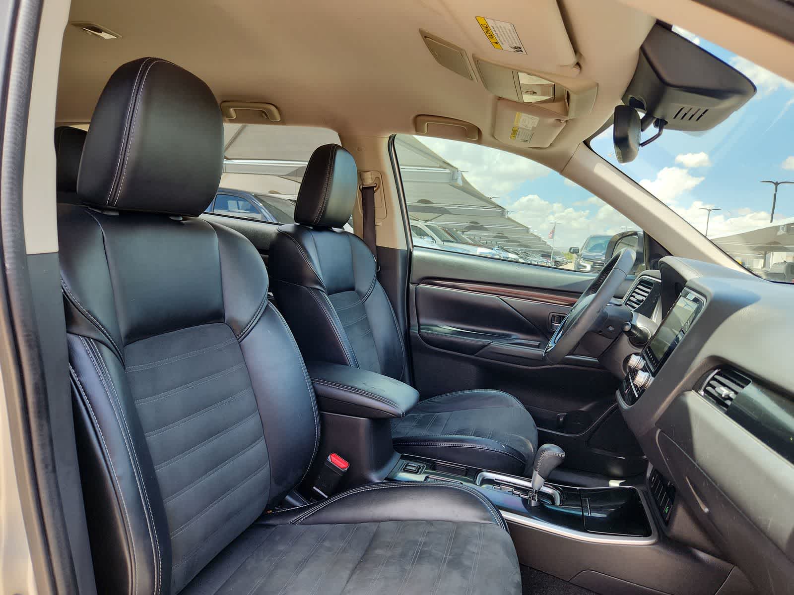 2020 Mitsubishi Outlander SE 18