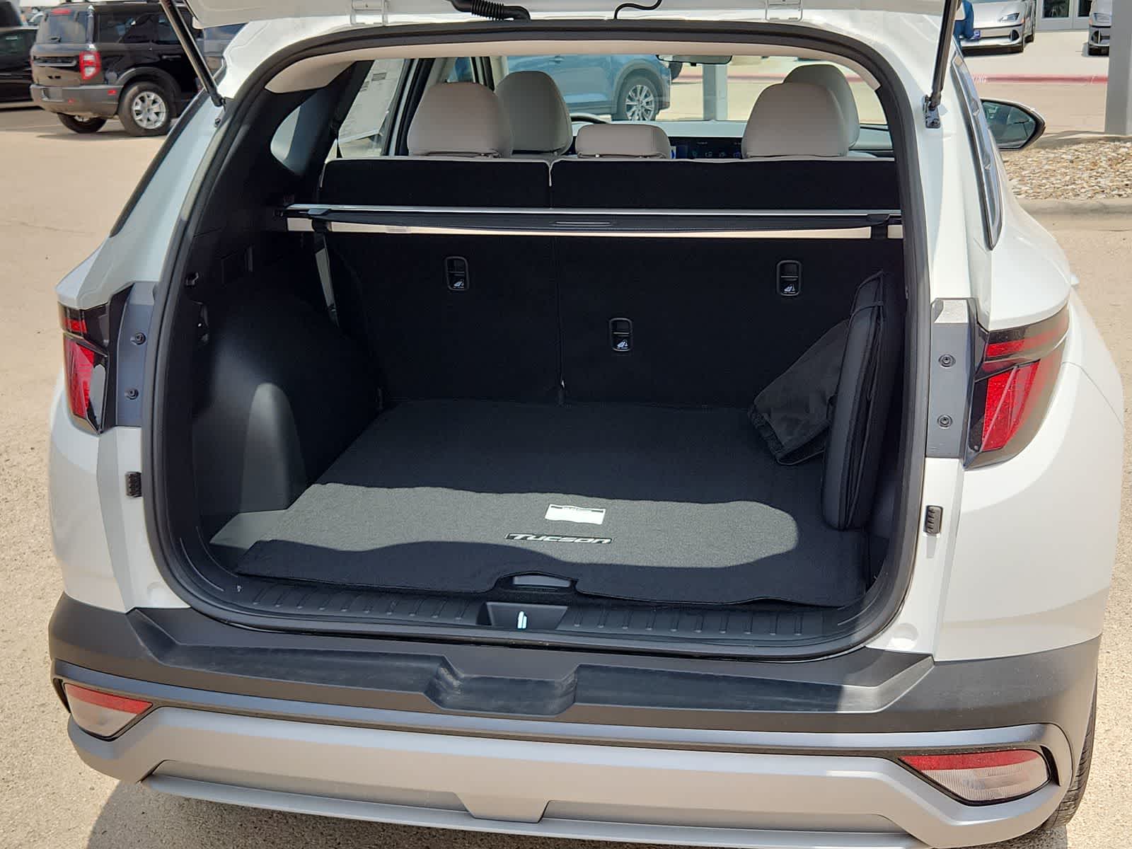 2025 Hyundai Tucson SE 27