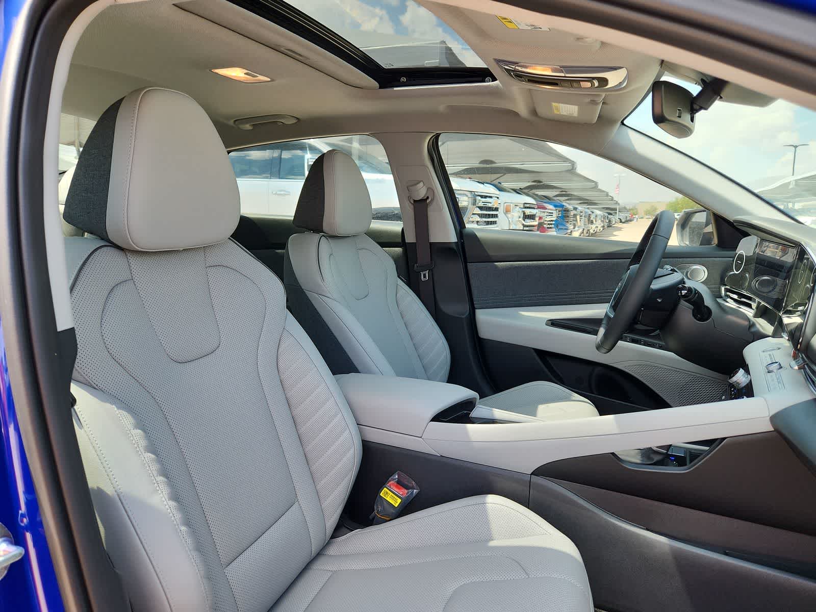 Thumbnail: 2025 Hyundai Elantra - 18