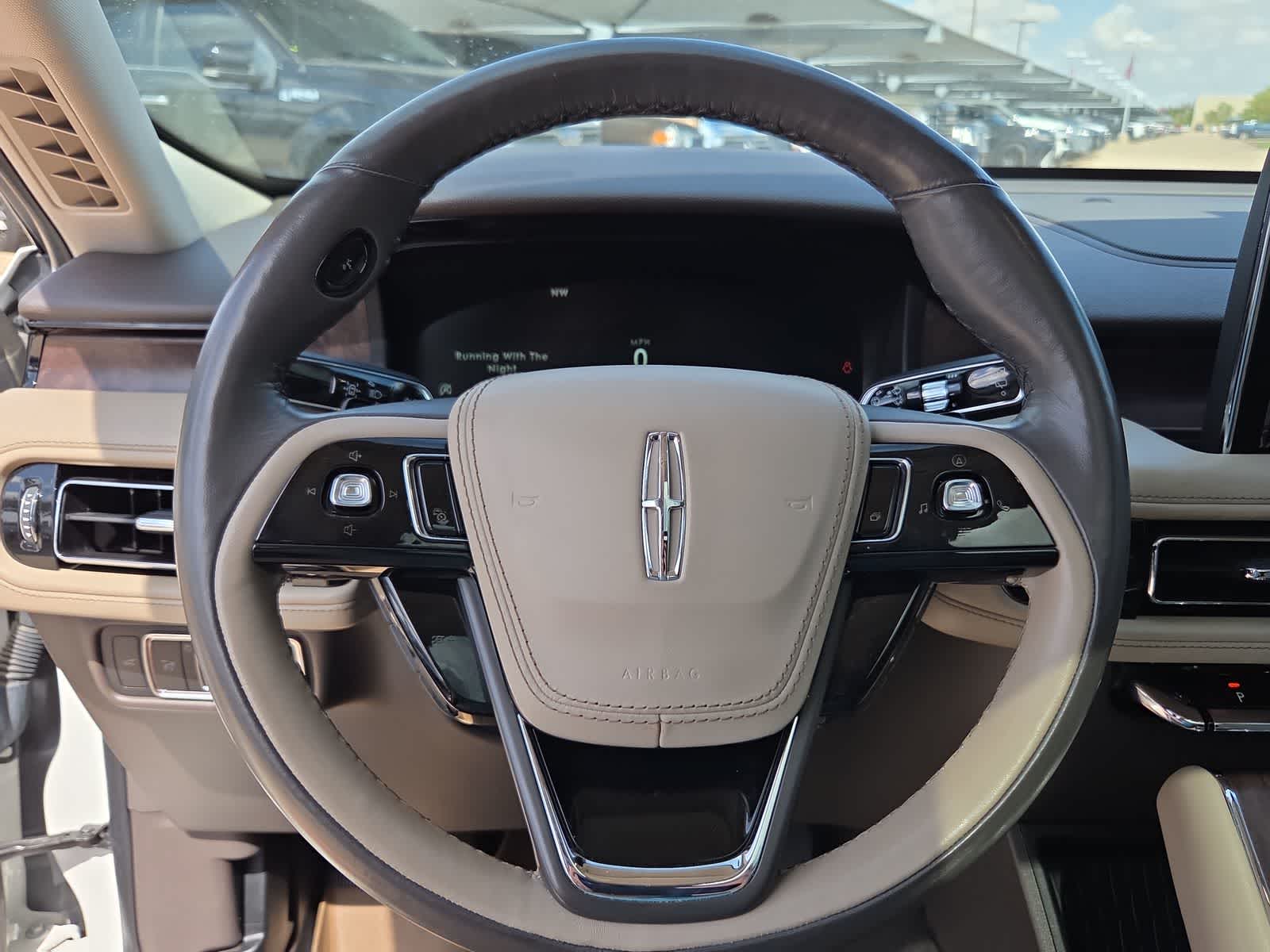 Thumbnail: 2022 Lincoln Aviator - 23