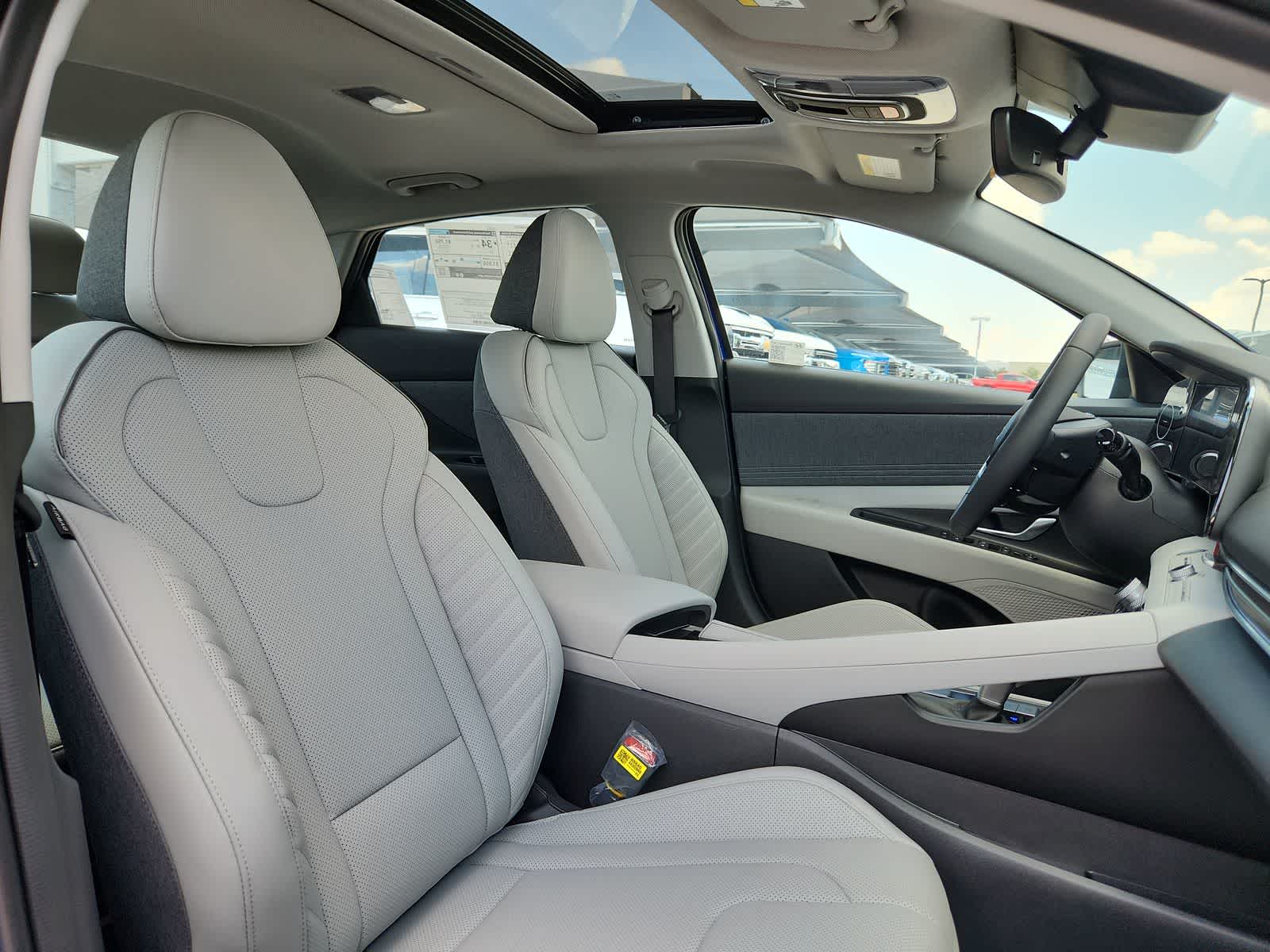 Thumbnail: 2025 Hyundai Elantra - 18