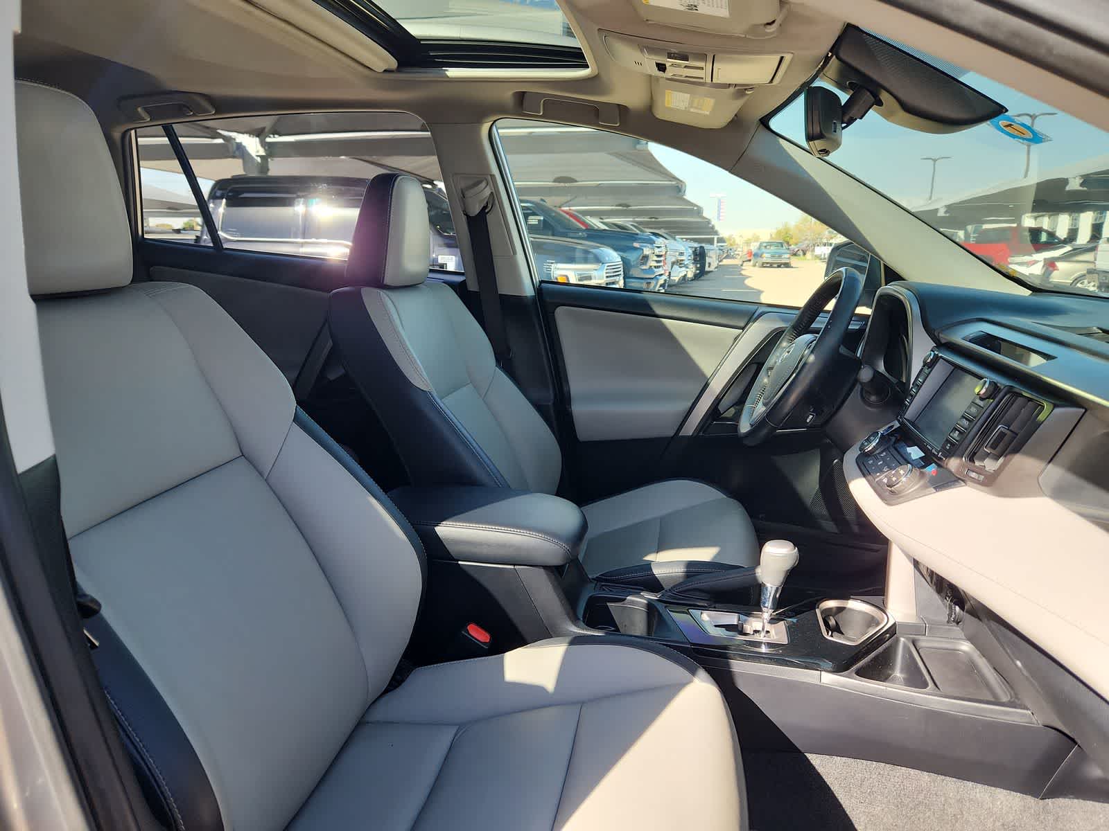 Thumbnail: 2018 Toyota RAV4 - 18