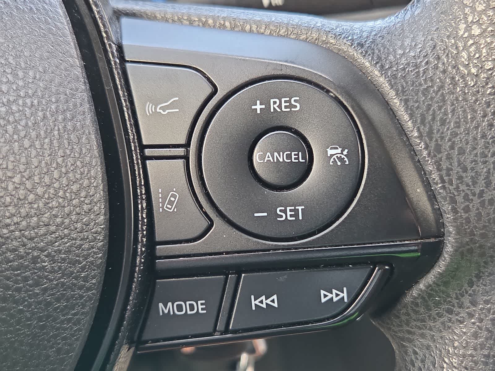 Thumbnail: 2019 Toyota RAV4 - 23