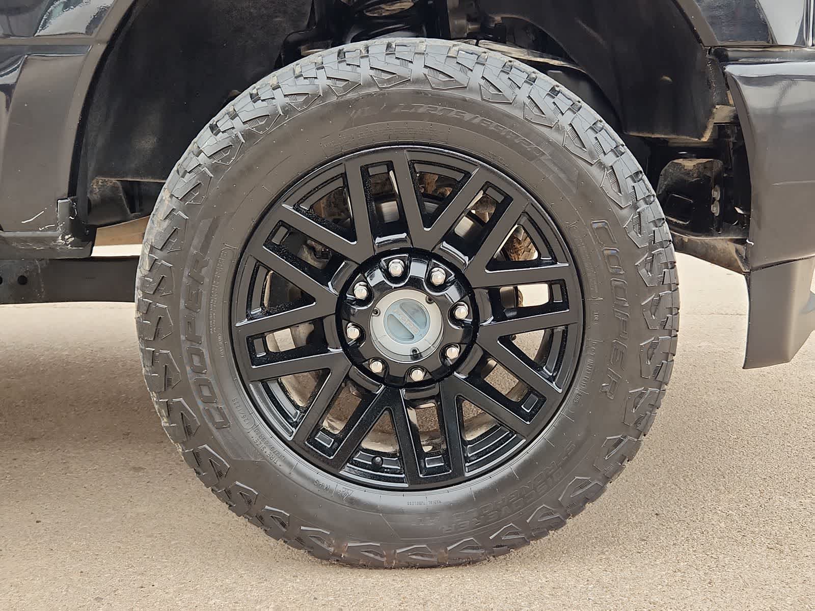 Thumbnail: 2019 Ford F-350 - 12