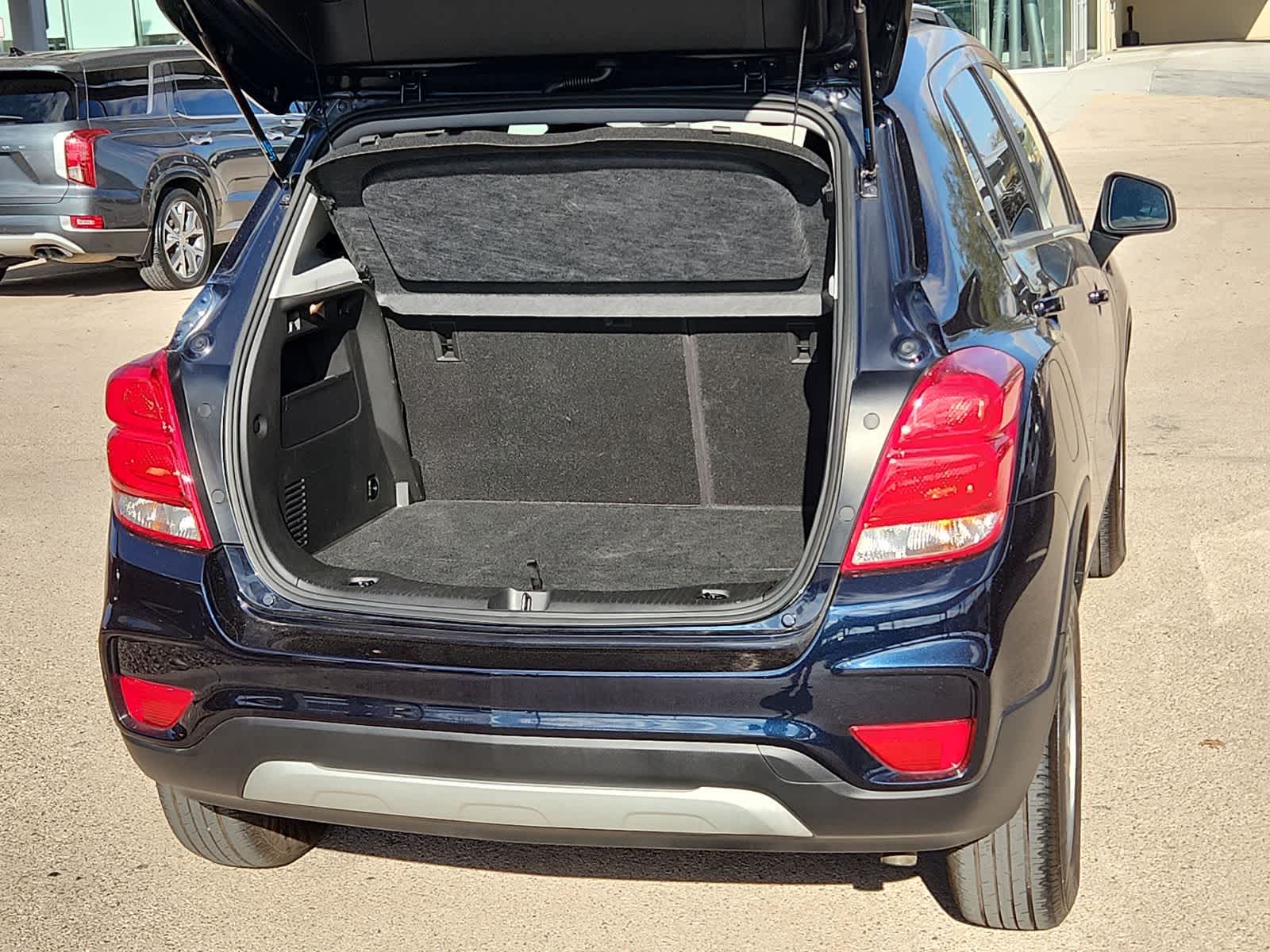 Thumbnail: 2022 Chevrolet Trax - 23