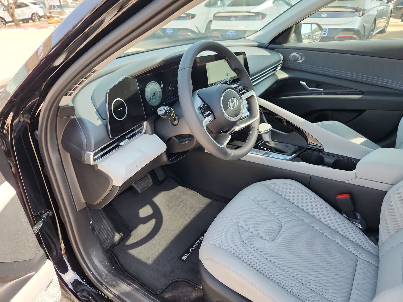 Thumbnail: 2025 Hyundai Elantra - 10