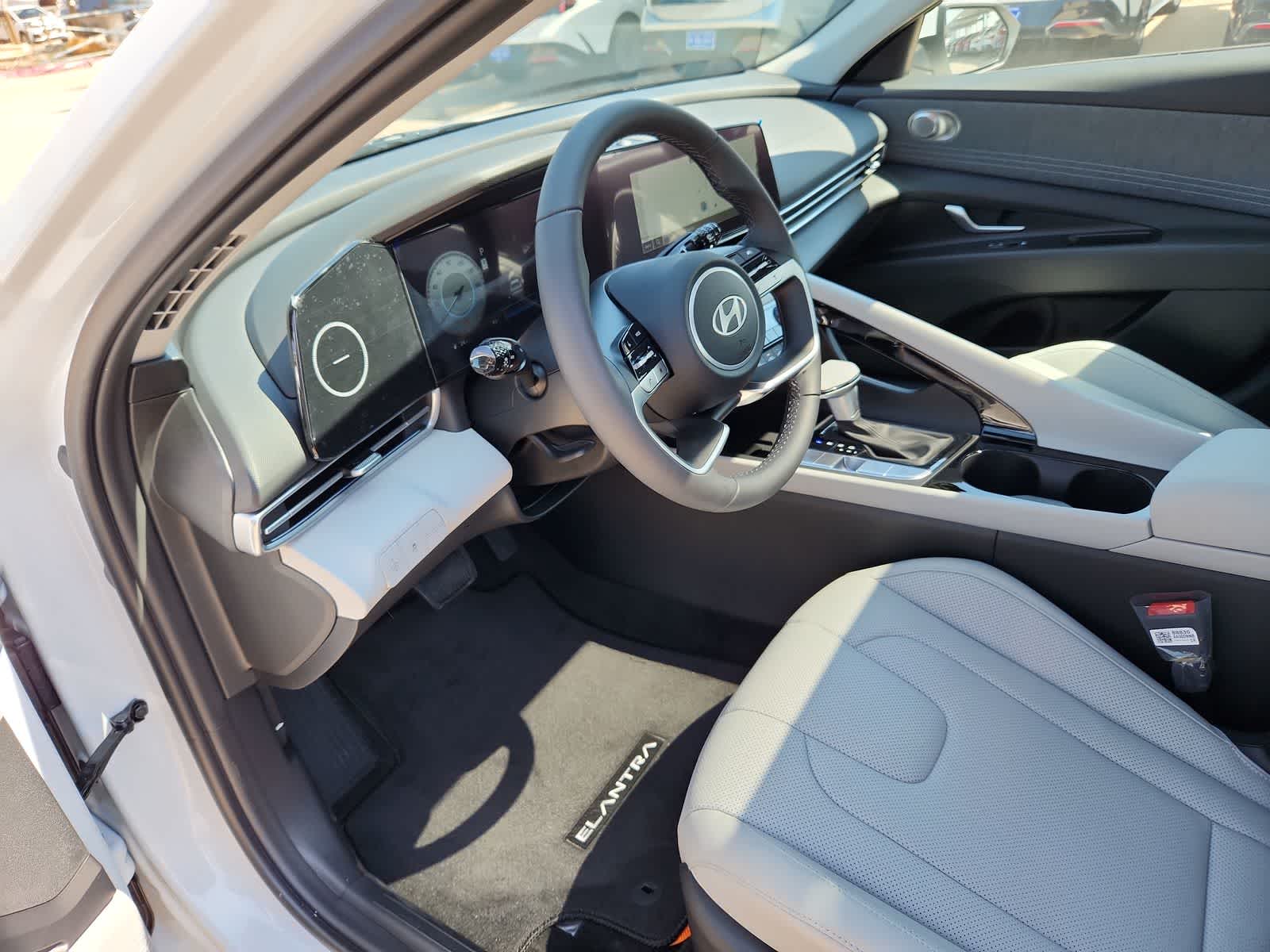 Thumbnail: 2025 Hyundai Elantra - 10