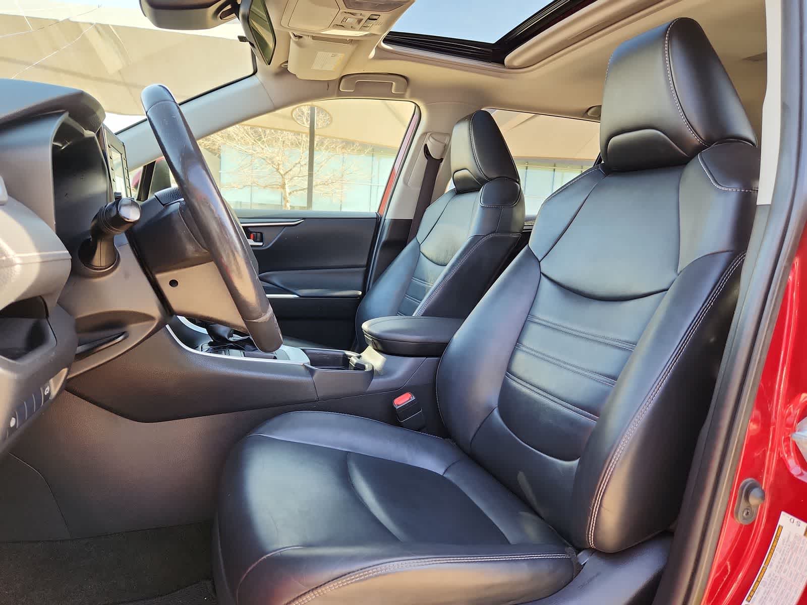 Thumbnail: 2020 Toyota RAV4 - 15