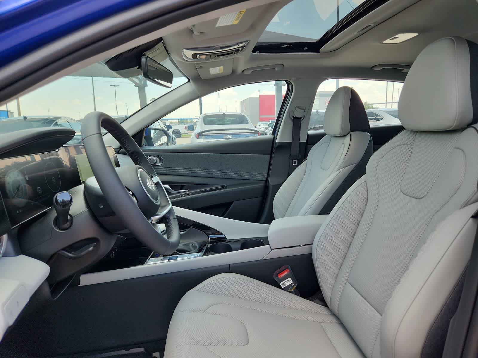 Thumbnail: 2025 Hyundai Elantra - 15