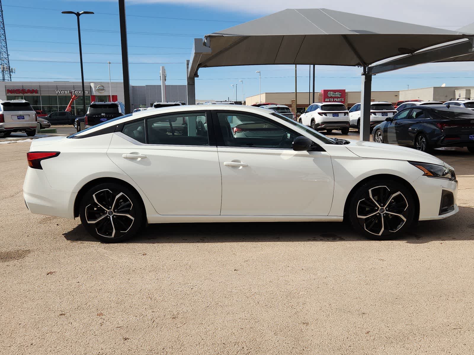 Thumbnail: 2024 Nissan Altima - 9