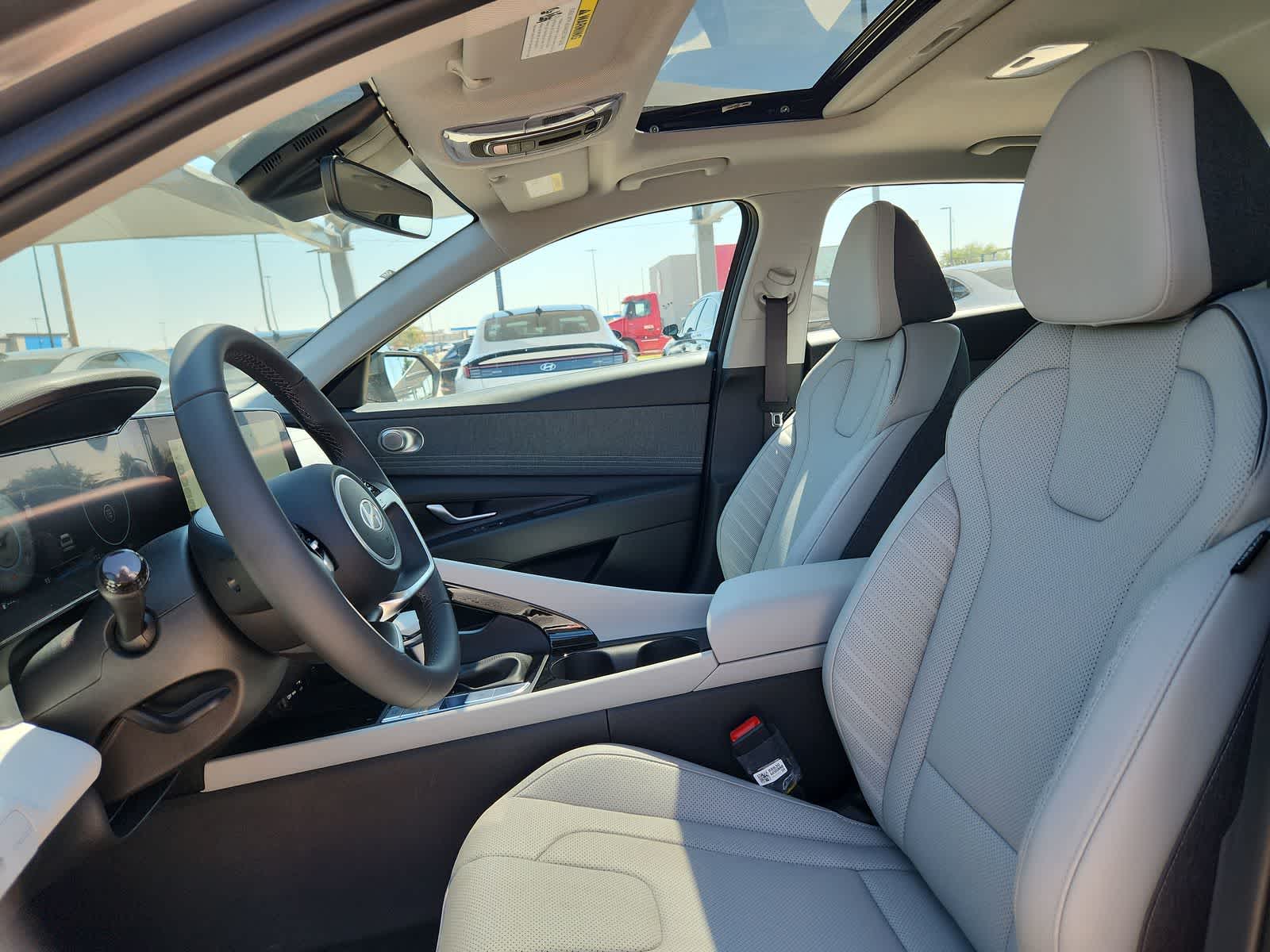 Thumbnail: 2025 Hyundai Elantra - 15