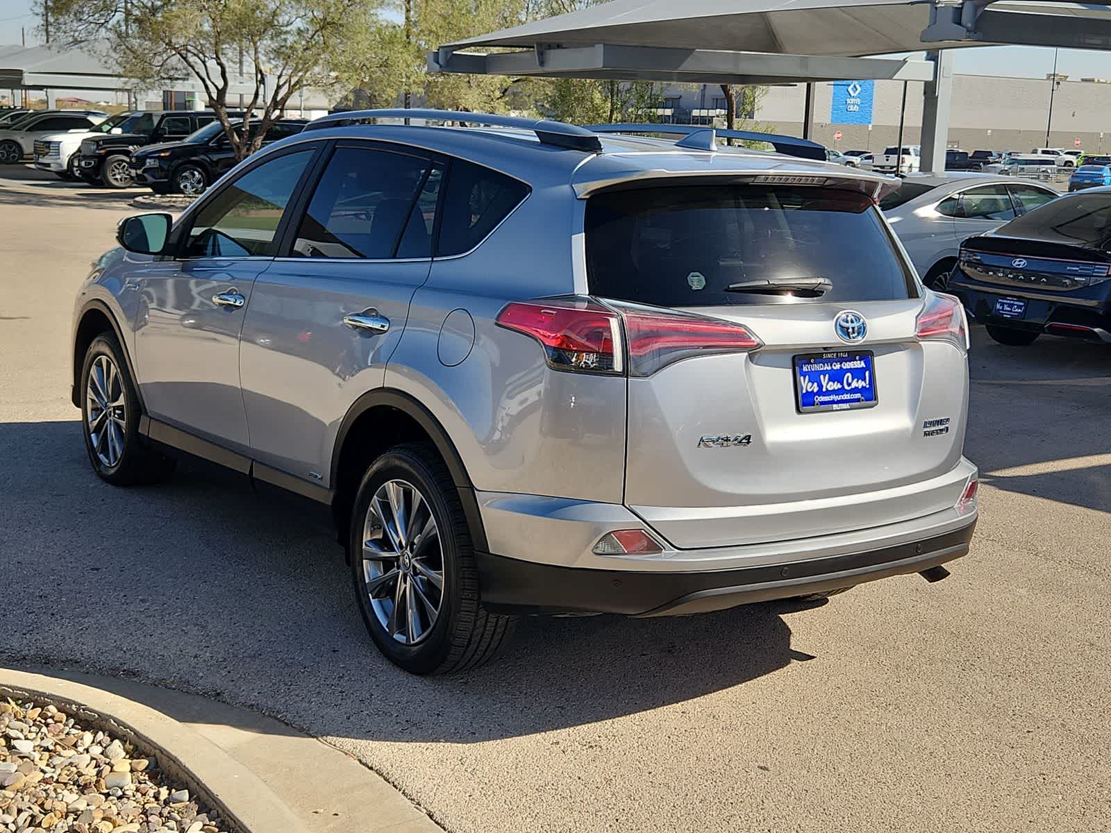 Thumbnail: 2018 Toyota RAV4 - 6