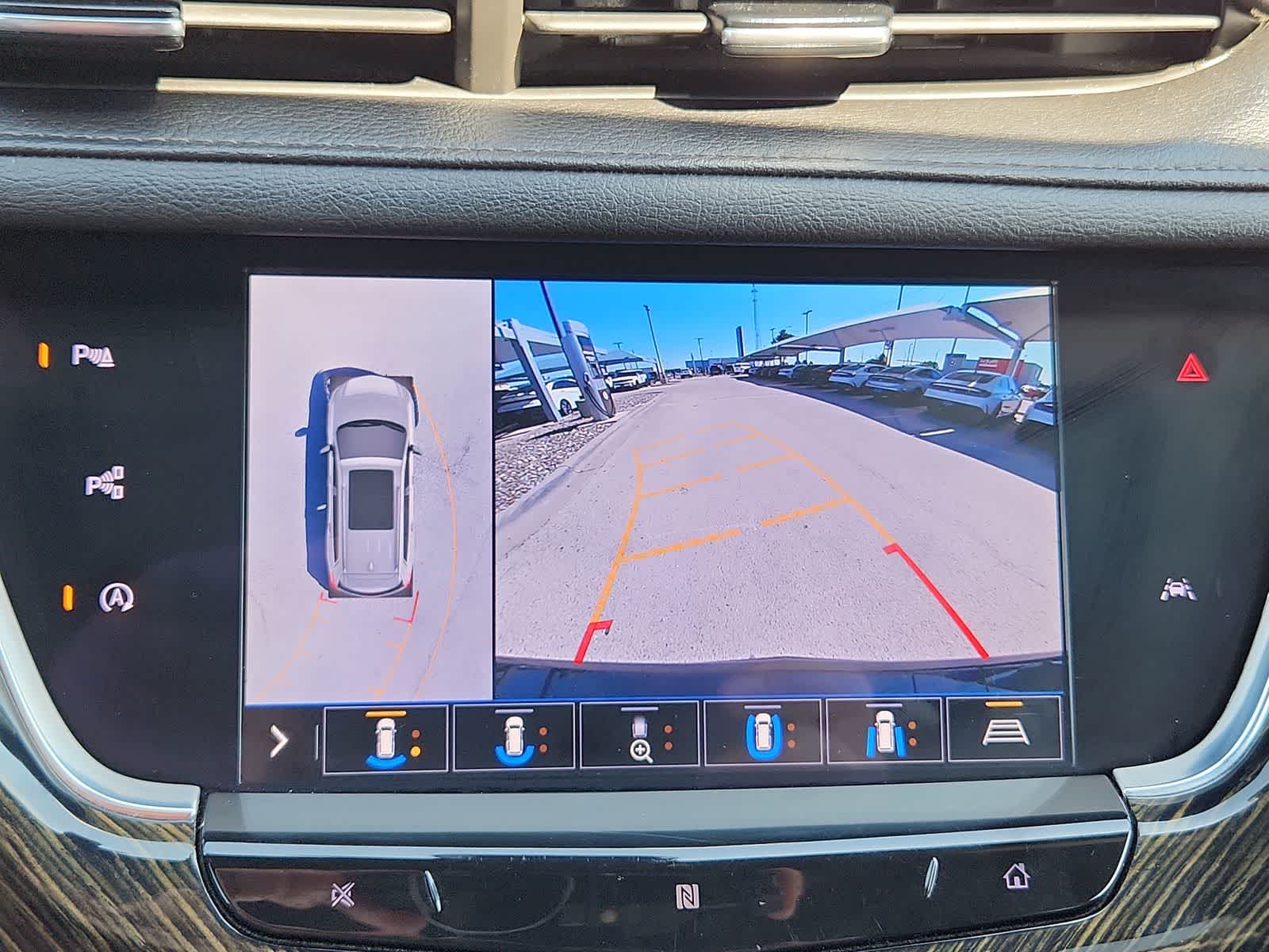 Thumbnail: 2020 Cadillac XT6 - 25