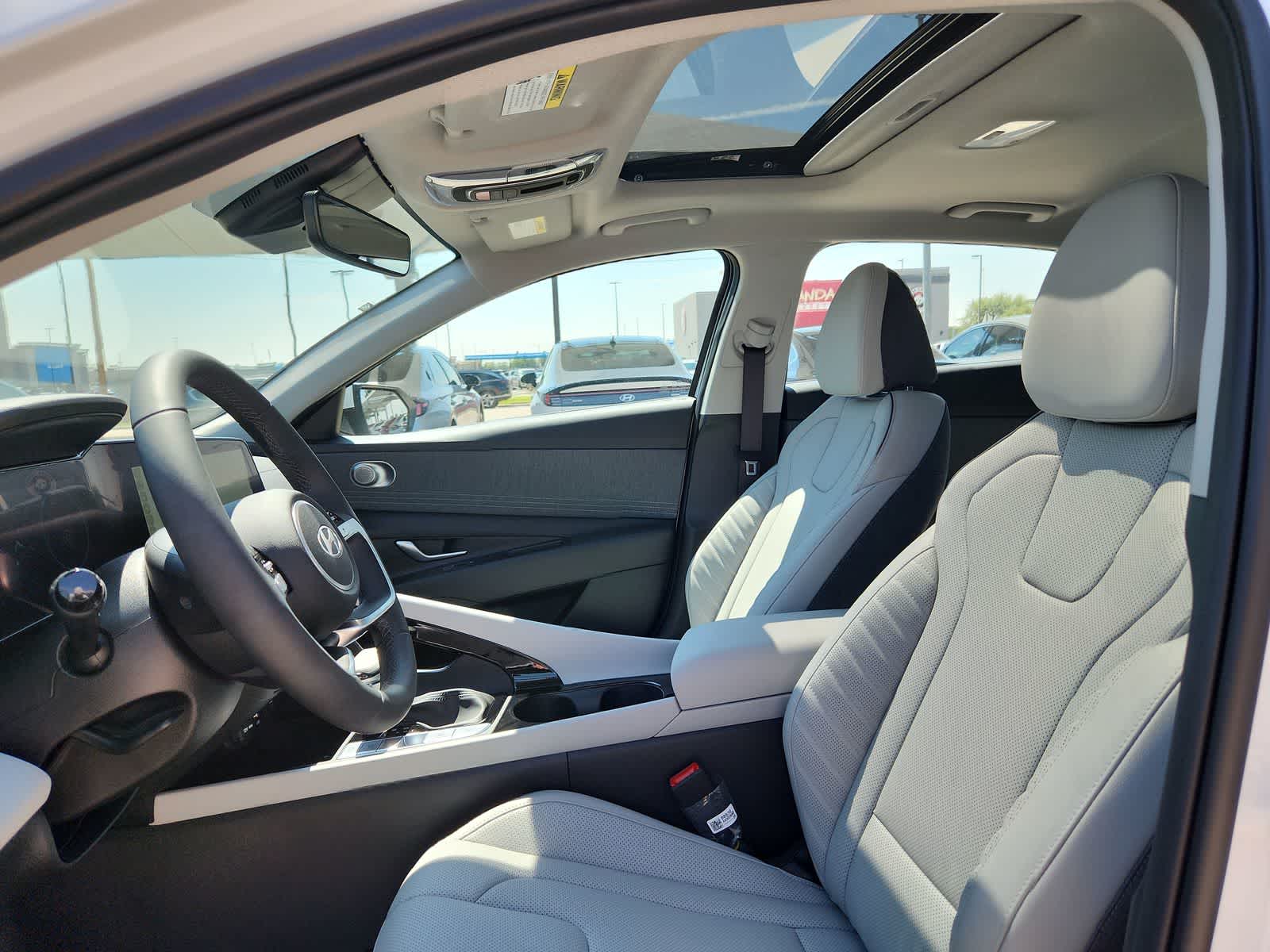 Thumbnail: 2025 Hyundai Elantra - 15