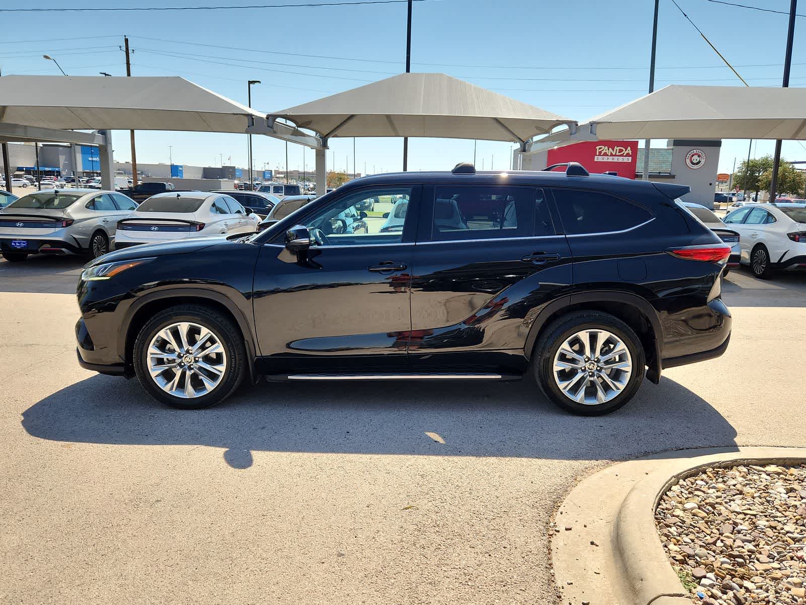 Thumbnail: 2022 Toyota Highlander - 5