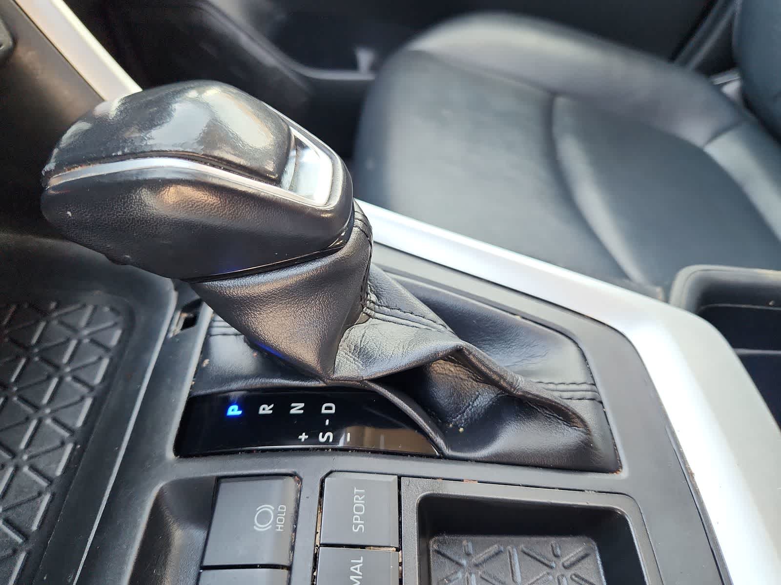 Thumbnail: 2020 Toyota RAV4 - 21