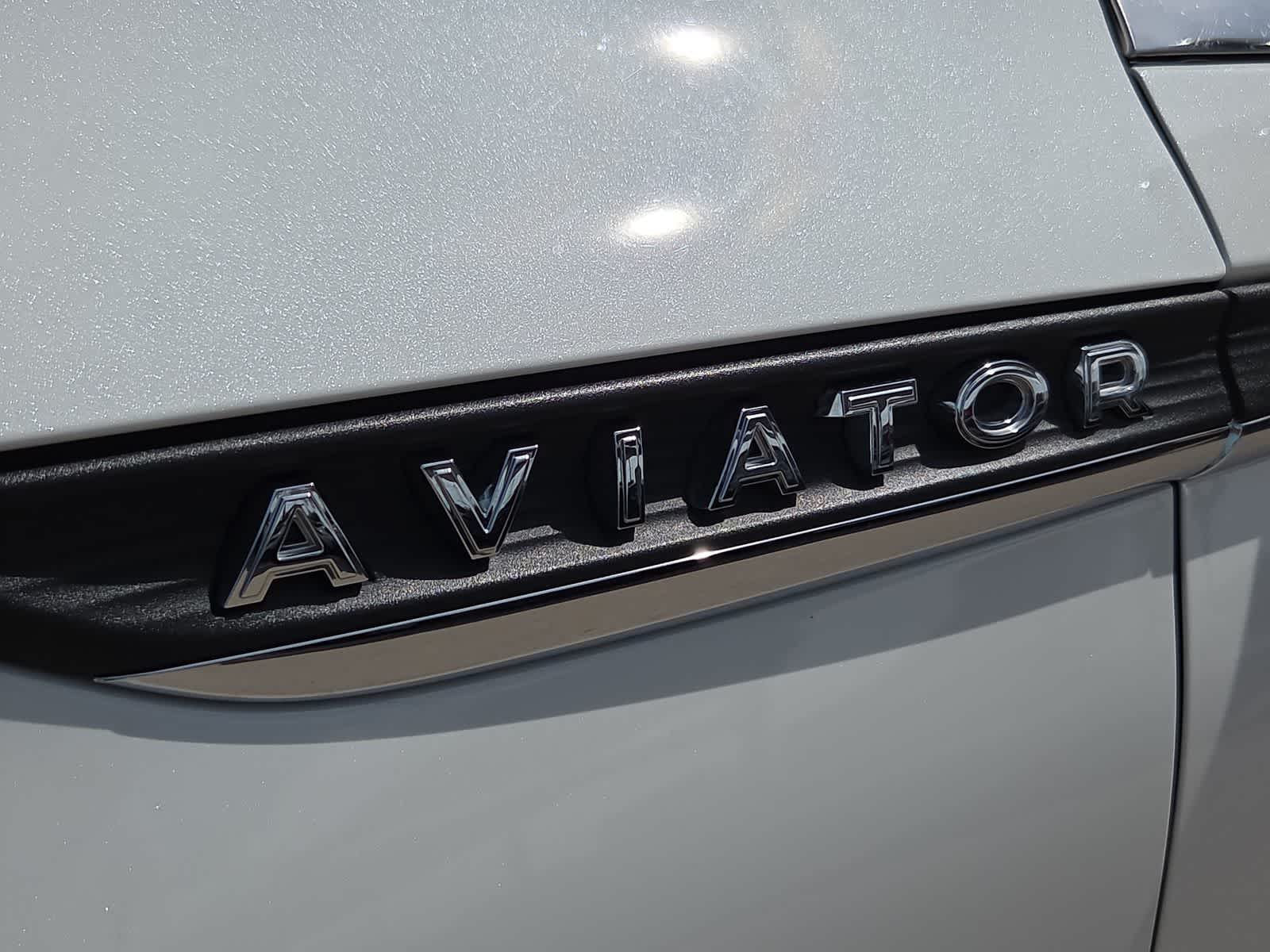 Thumbnail: 2022 Lincoln Aviator - 15