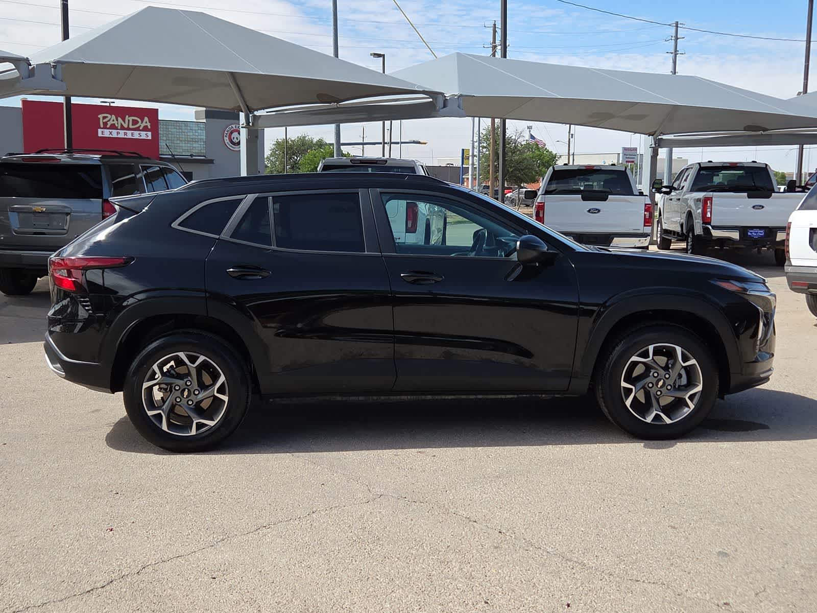 Thumbnail: 2025 Chevrolet Trax - 9