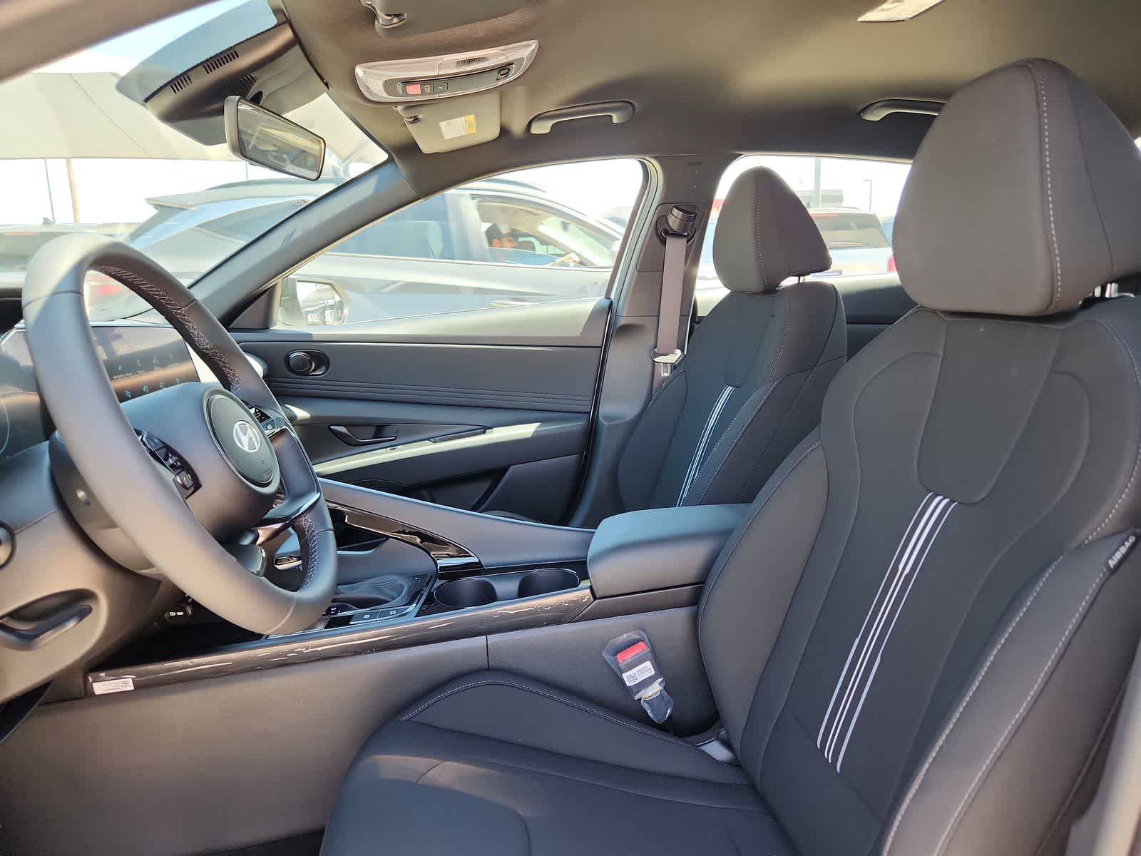 Thumbnail: 2025 Hyundai Elantra - 15