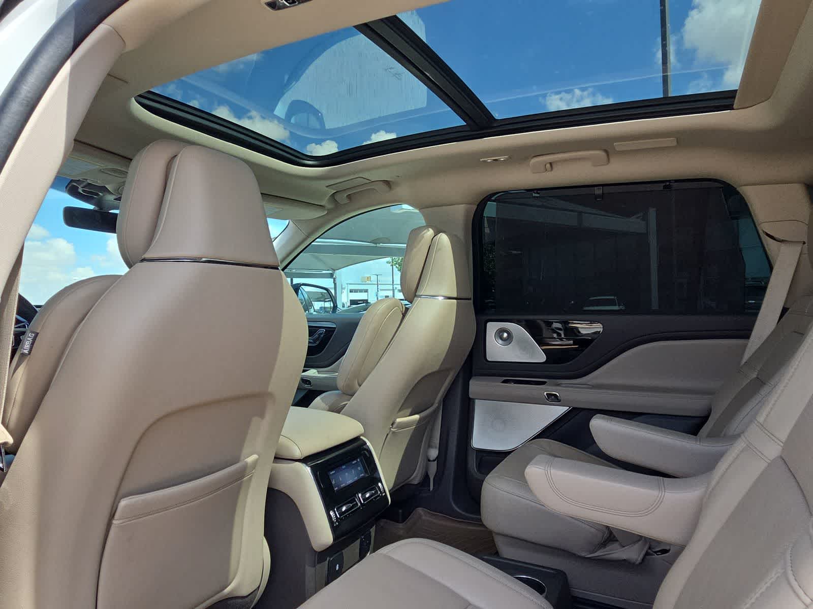 Thumbnail: 2022 Lincoln Aviator - 19