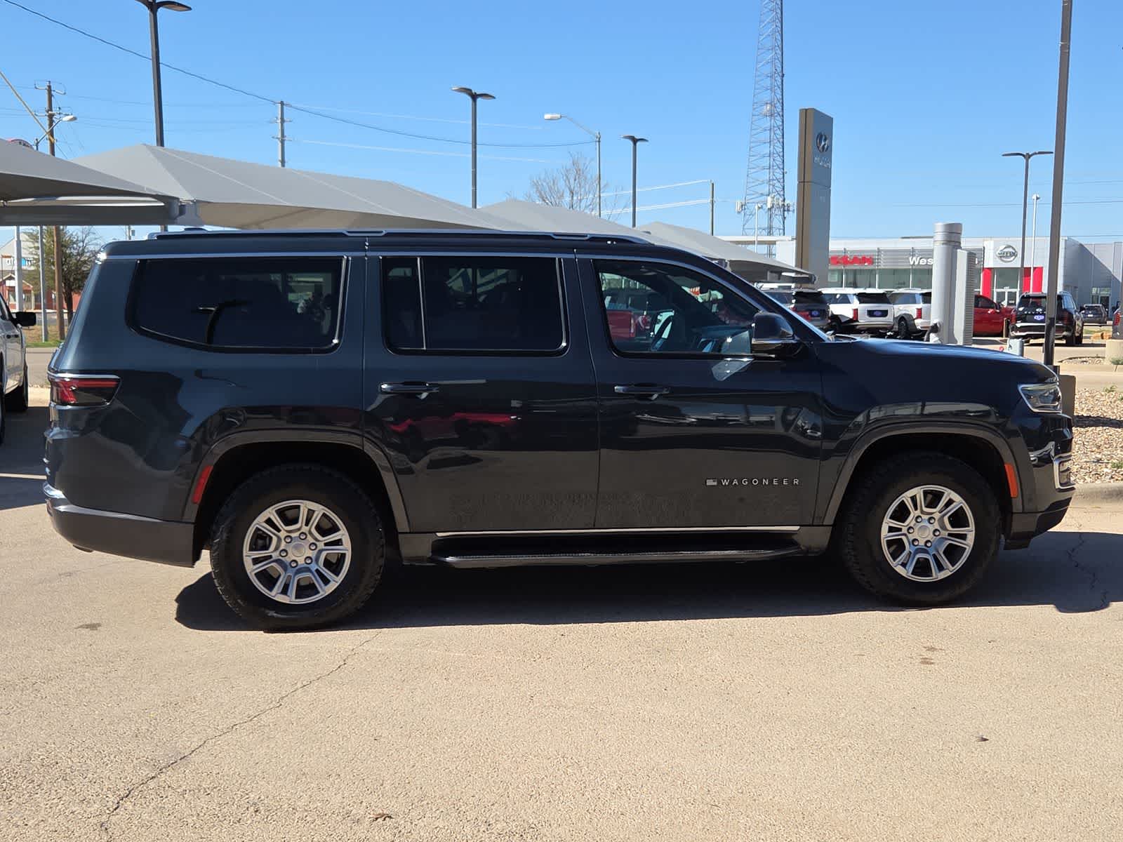 Thumbnail: 2022 Jeep Wagoneer - 9