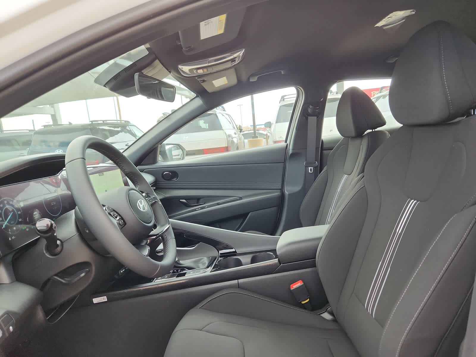 Thumbnail: 2025 Hyundai Elantra - 19