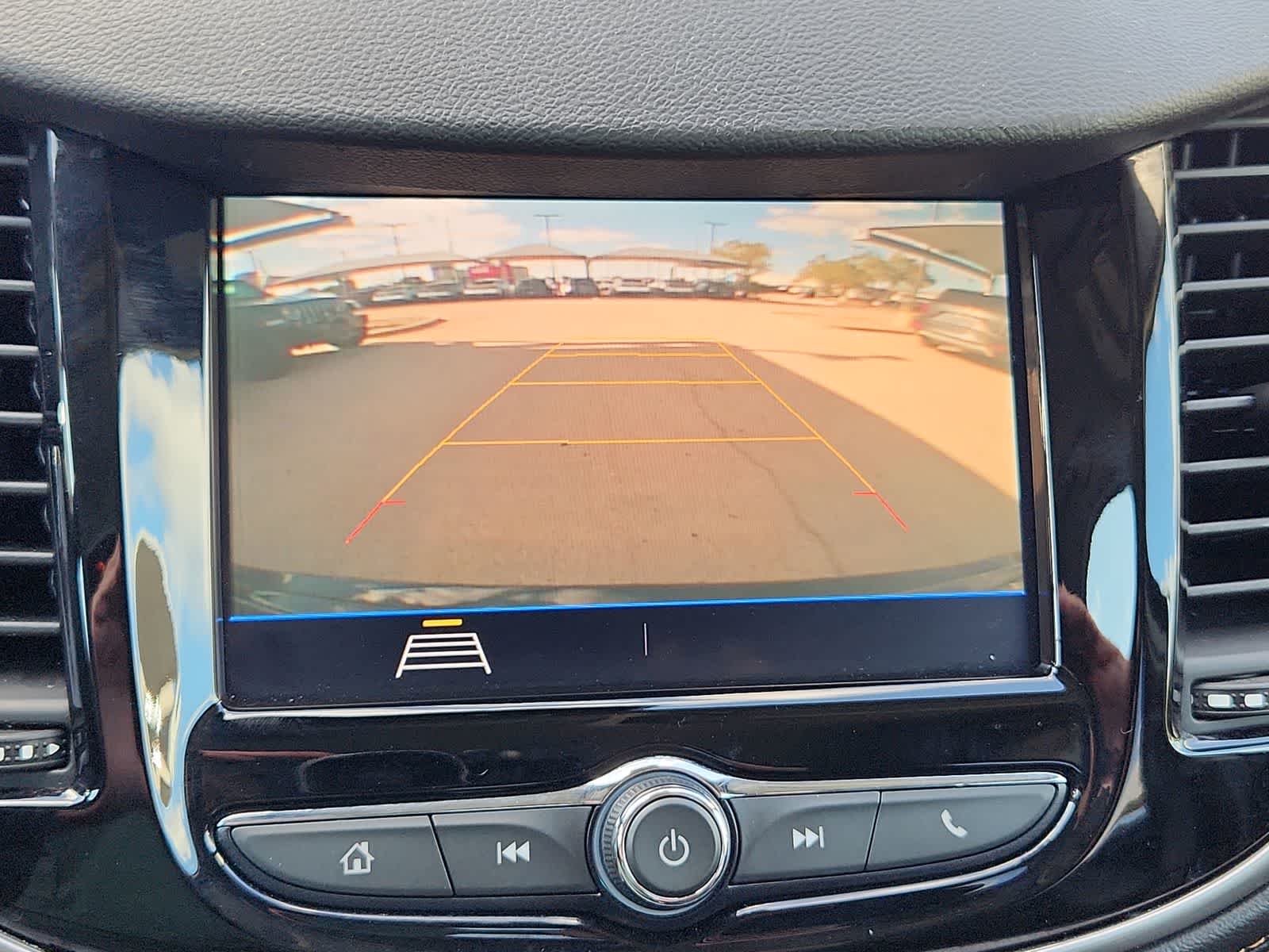 Thumbnail: 2022 Chevrolet Trax - 25