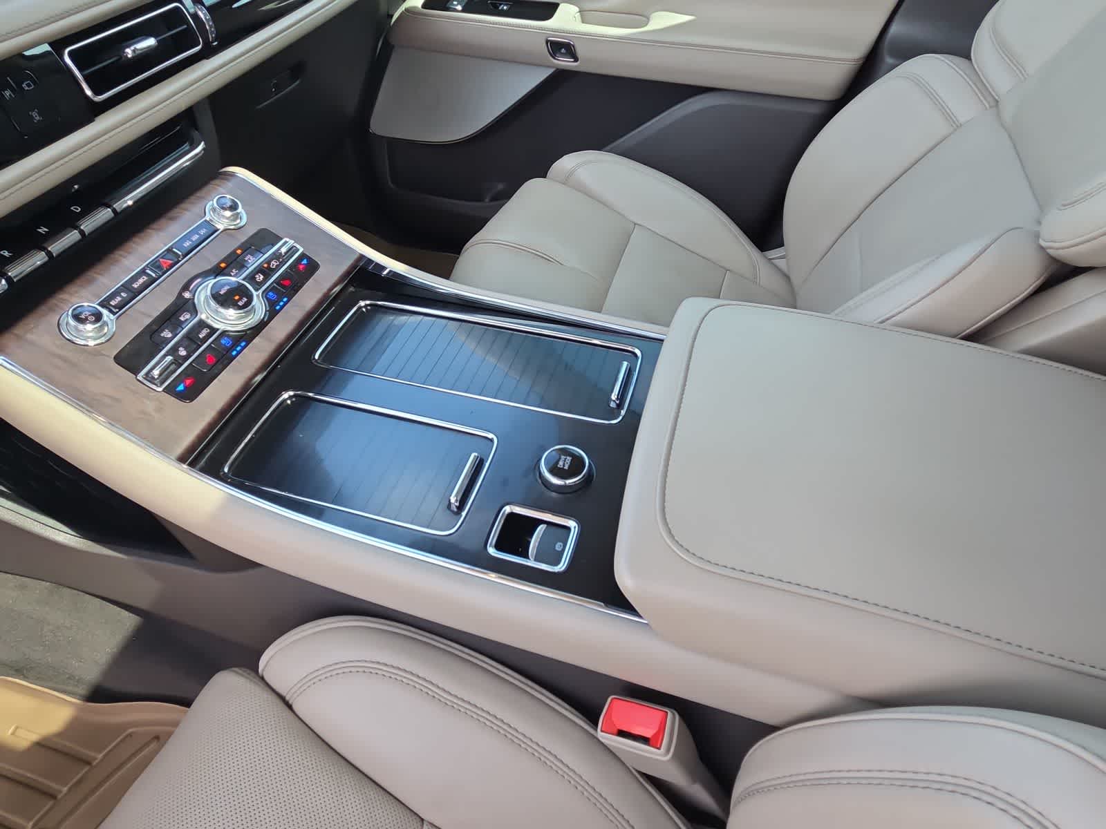 Thumbnail: 2022 Lincoln Aviator - 24