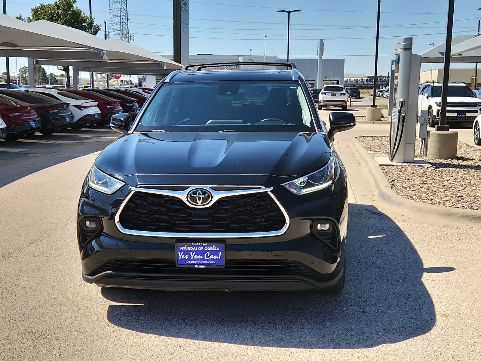 Thumbnail: 2022 Toyota Highlander - 3