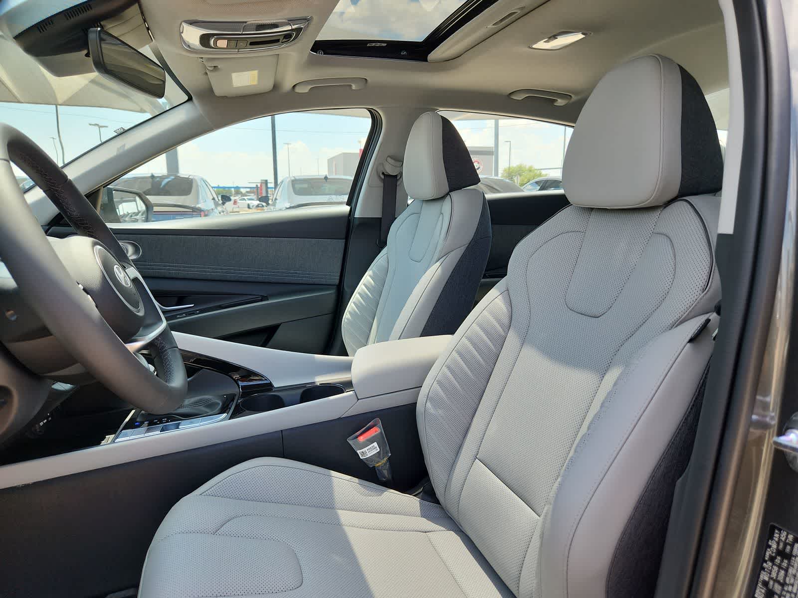 Thumbnail: 2025 Hyundai Elantra - 15