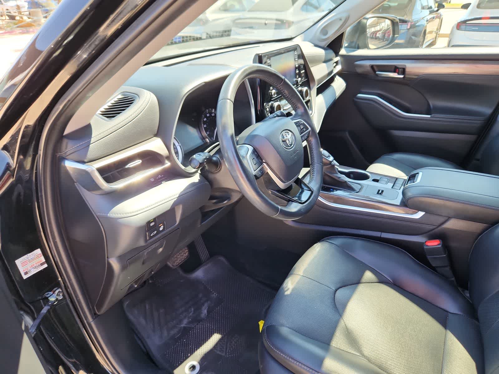 Thumbnail: 2022 Toyota Highlander - 9