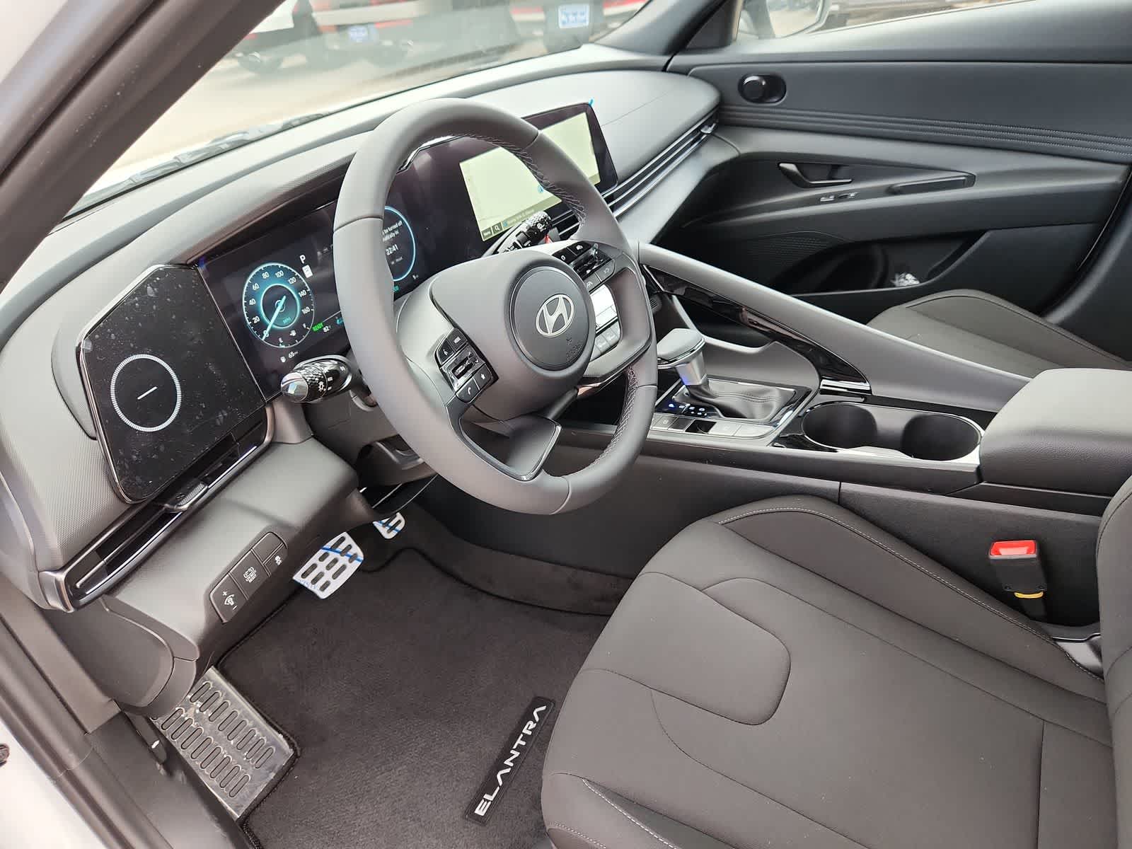 Thumbnail: 2025 Hyundai Elantra - 10