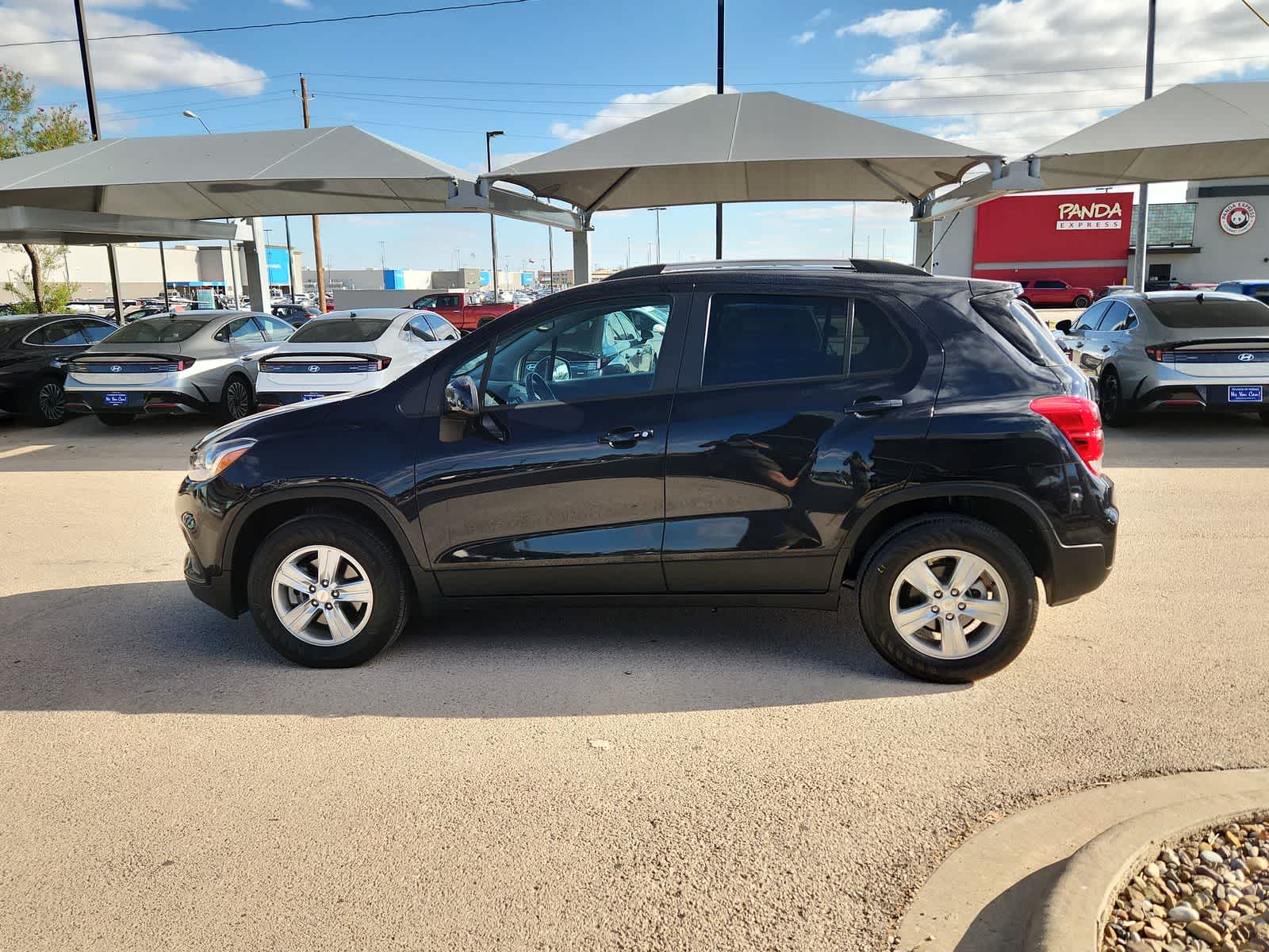 Thumbnail: 2022 Chevrolet Trax - 5